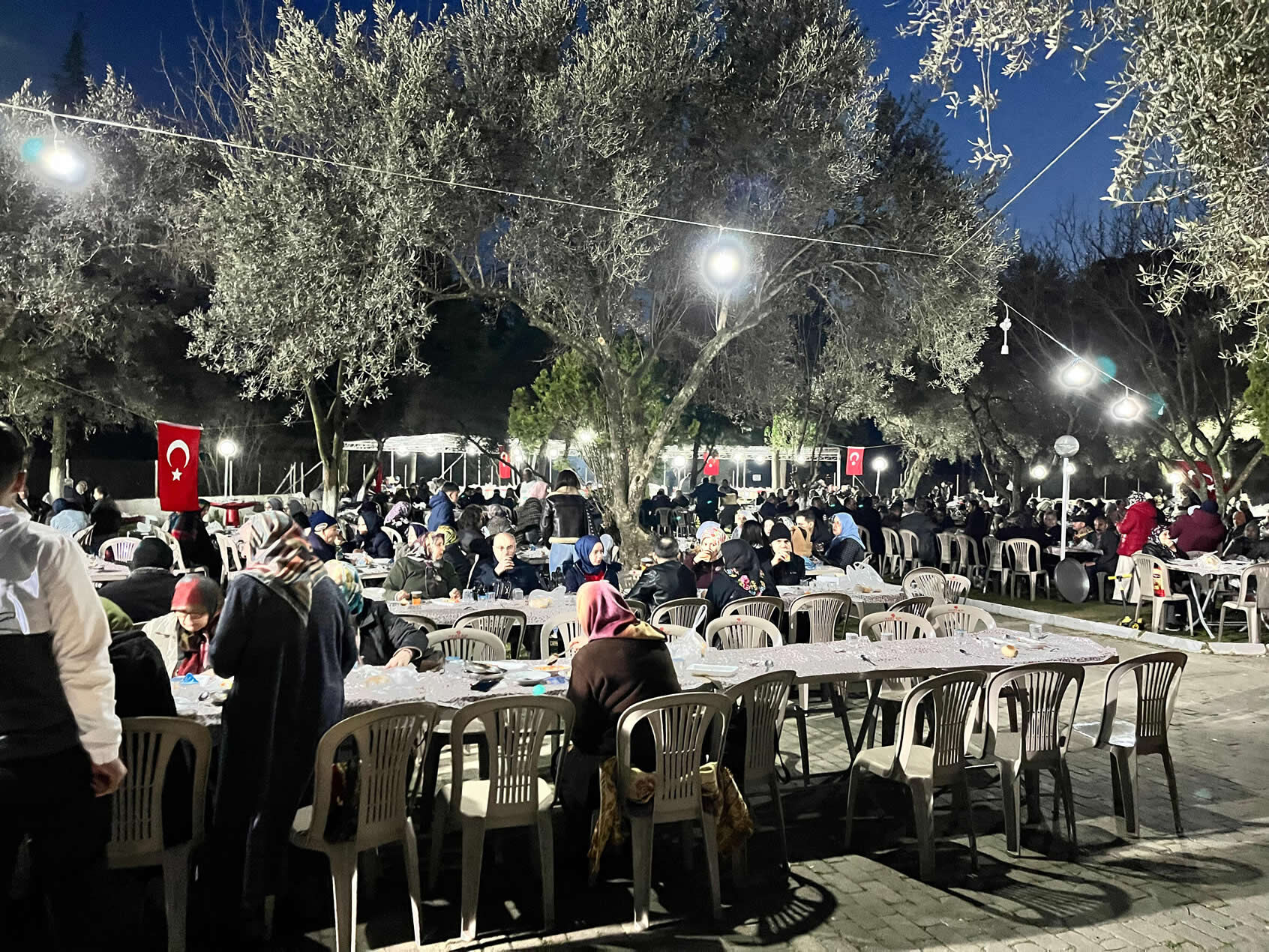 Aydinlilar Kadir Gecesinde Oruclarini Sehitlikte Acti 647886 4Cb2F9Ee96Cb25987C32E6A9576C6917