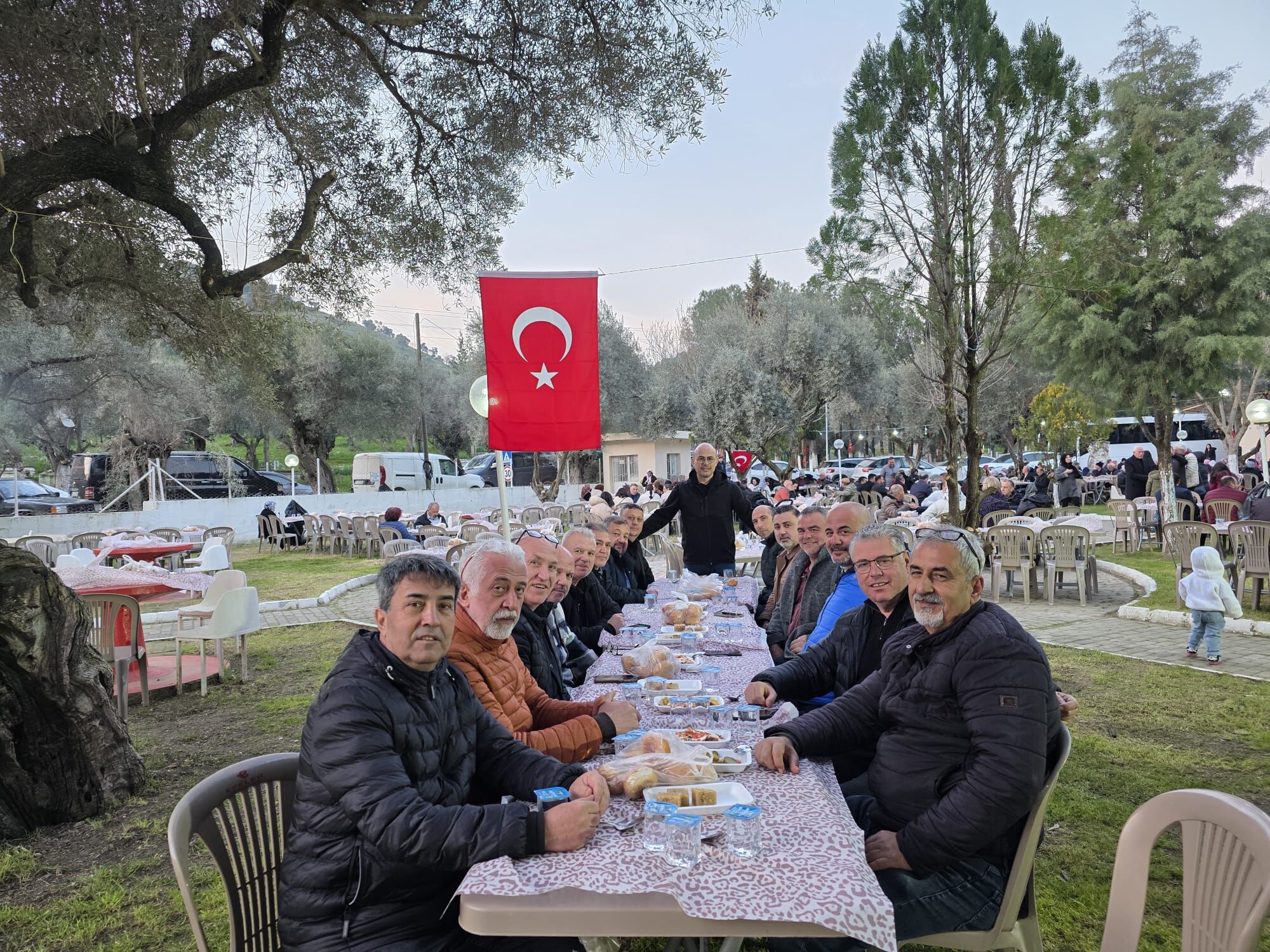 Aydinlilar Kadir Gecesinde Oruclarini Sehitlikte Acti 647886 B39E05857F7Faead1301257Af4Fd0098