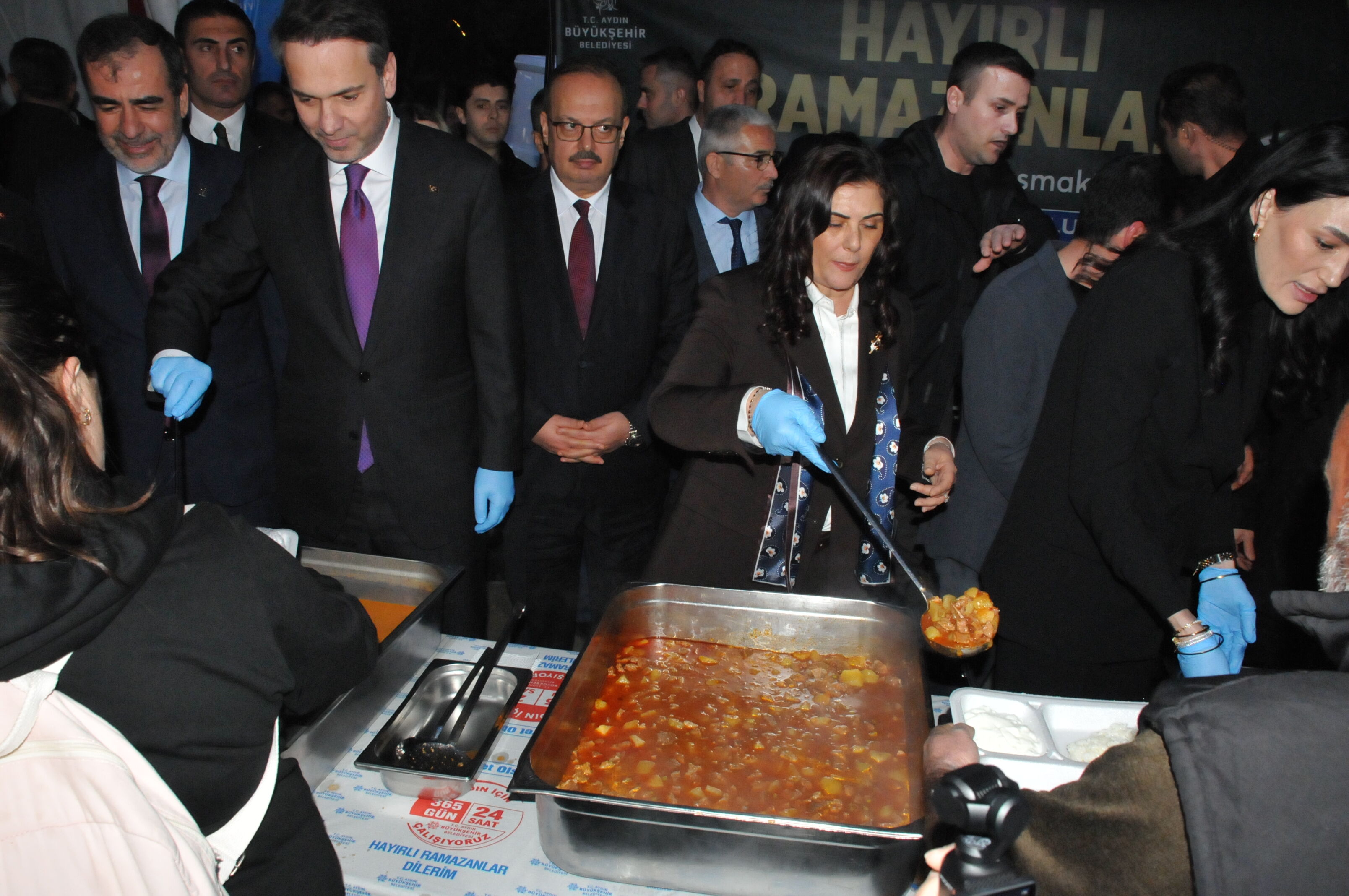 Bakan Bayraktar Aydinlilarla Iftarda Bulustu 647005 67775F5D89B6F16D2C1F522Cdbcdea0D