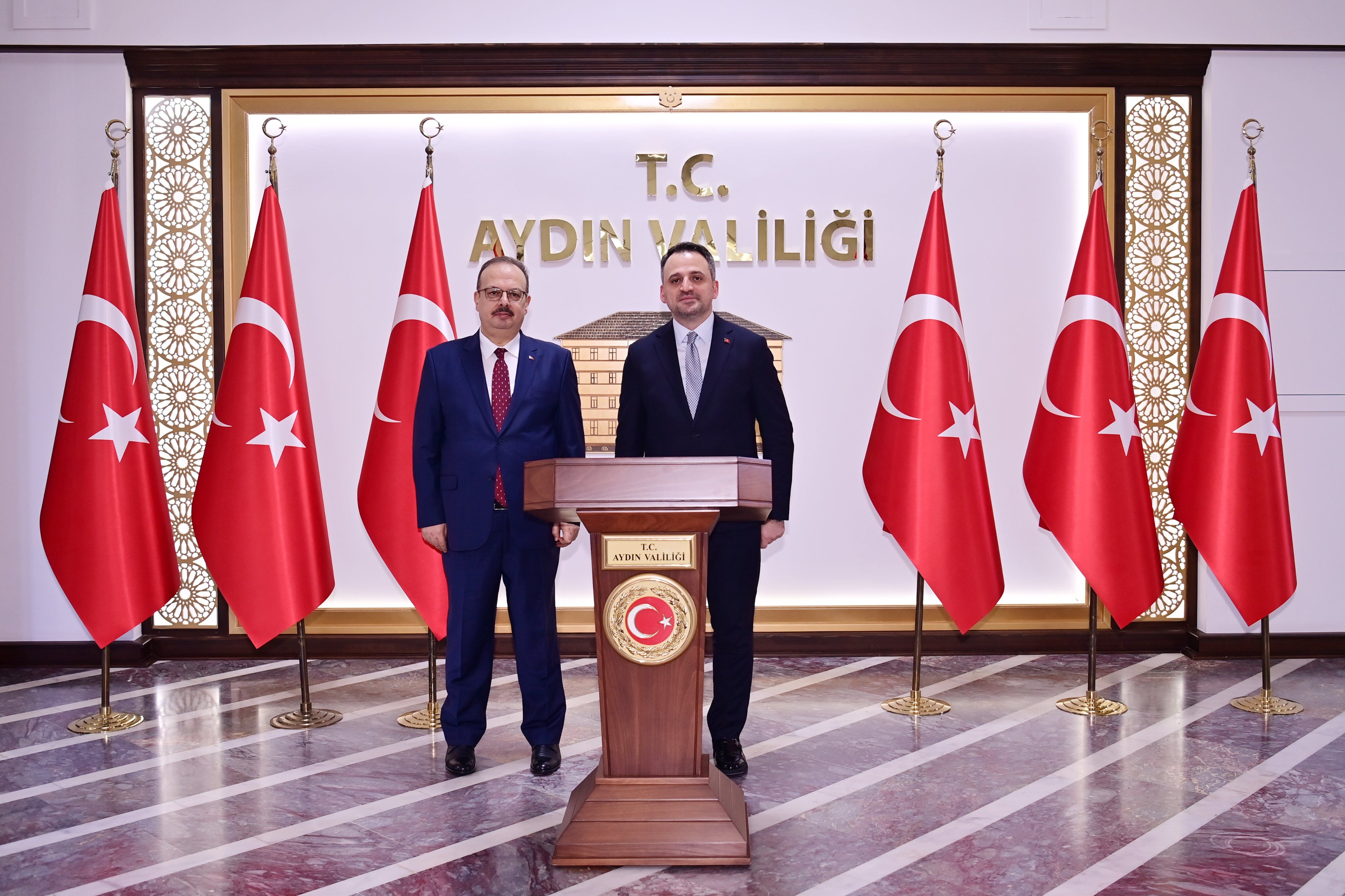 Bakan Yardimcisi Eminoglu Aydinli Genclerle Bulustu 645923 2Dfdb3995B9569Fb0Cb5Ed79D1061682