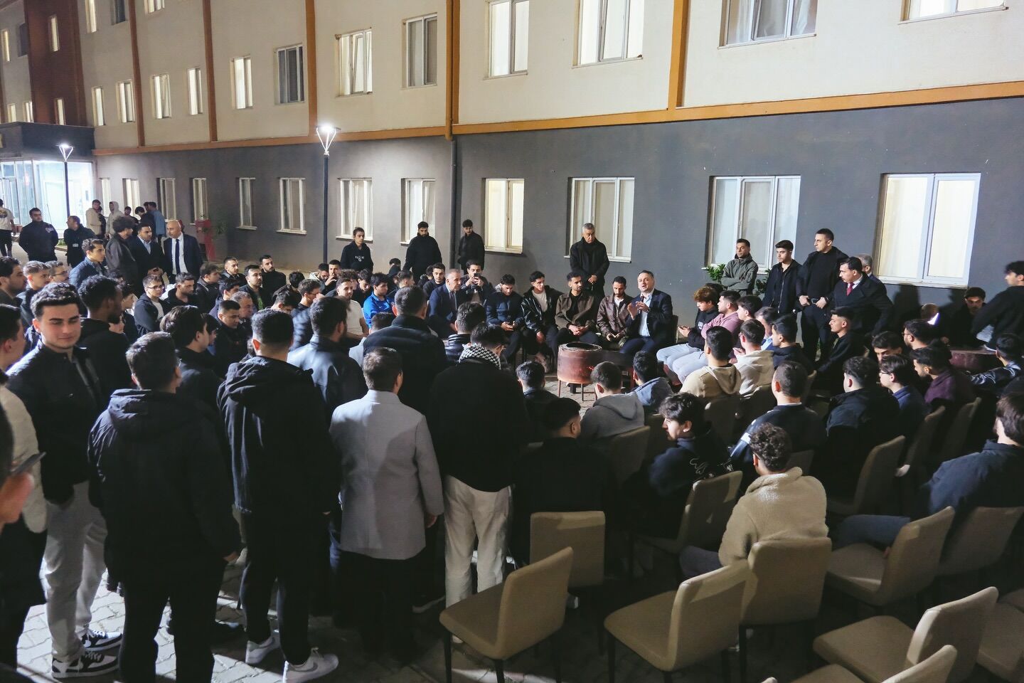 Bakan Yardimcisi Eminoglu Aydinli Genclerle Bulustu 645923 983C21A5E8754A0426Cdbd3D399F6403