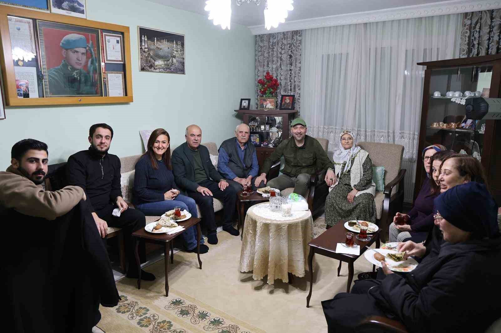 Baskan Arikan Sehit Annelerini Ziyaret Etti 574B9Ffd658Dbaac4Ac03E8Dac234C9B