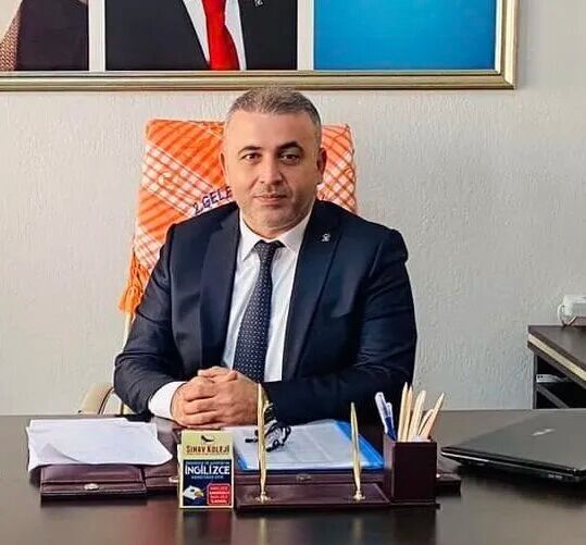 Baskan Beyazittan Afis Gosterisine Sert Tepki Silkelenin Ve Kendinize Gelin 646606 5C9B08Fbf30D0C2A28Ca5Df22E748969 (1)