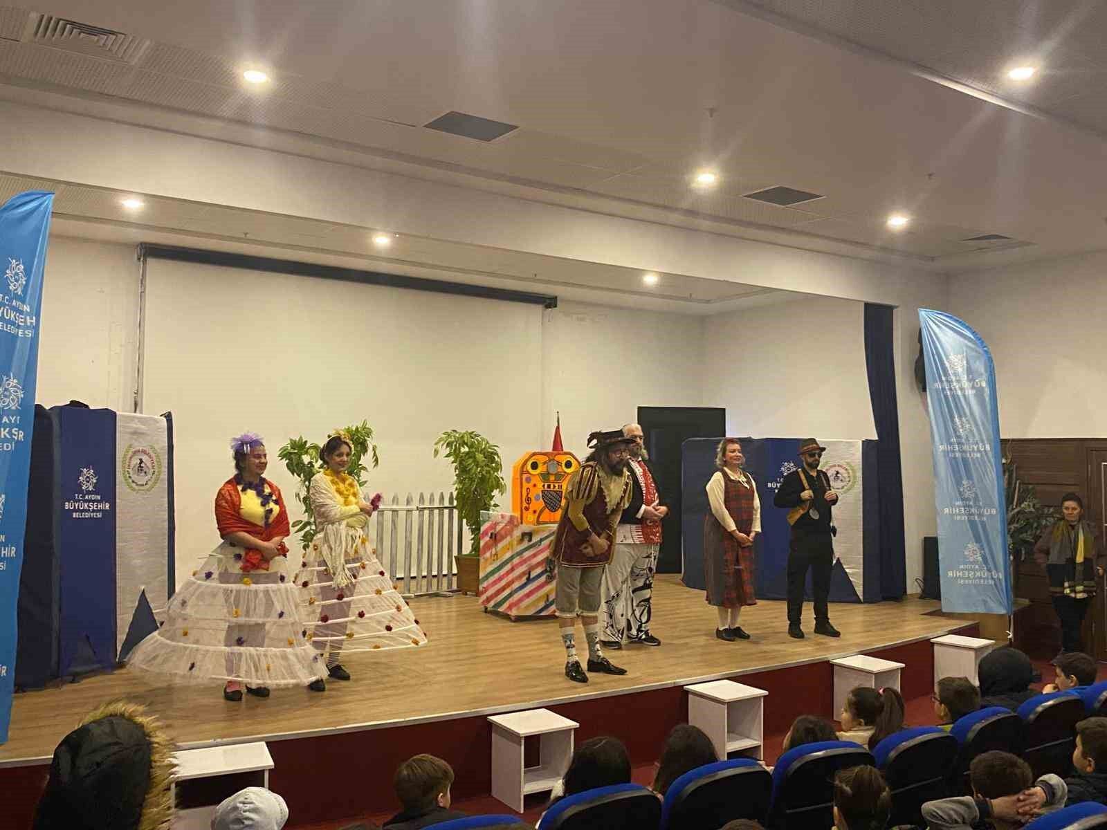 Baskan Cercioglu Incirliovada Cocuklari Tiyatro Ile Bulusturdu 1D99D03054Ea9227D711A5F9598De2Ff