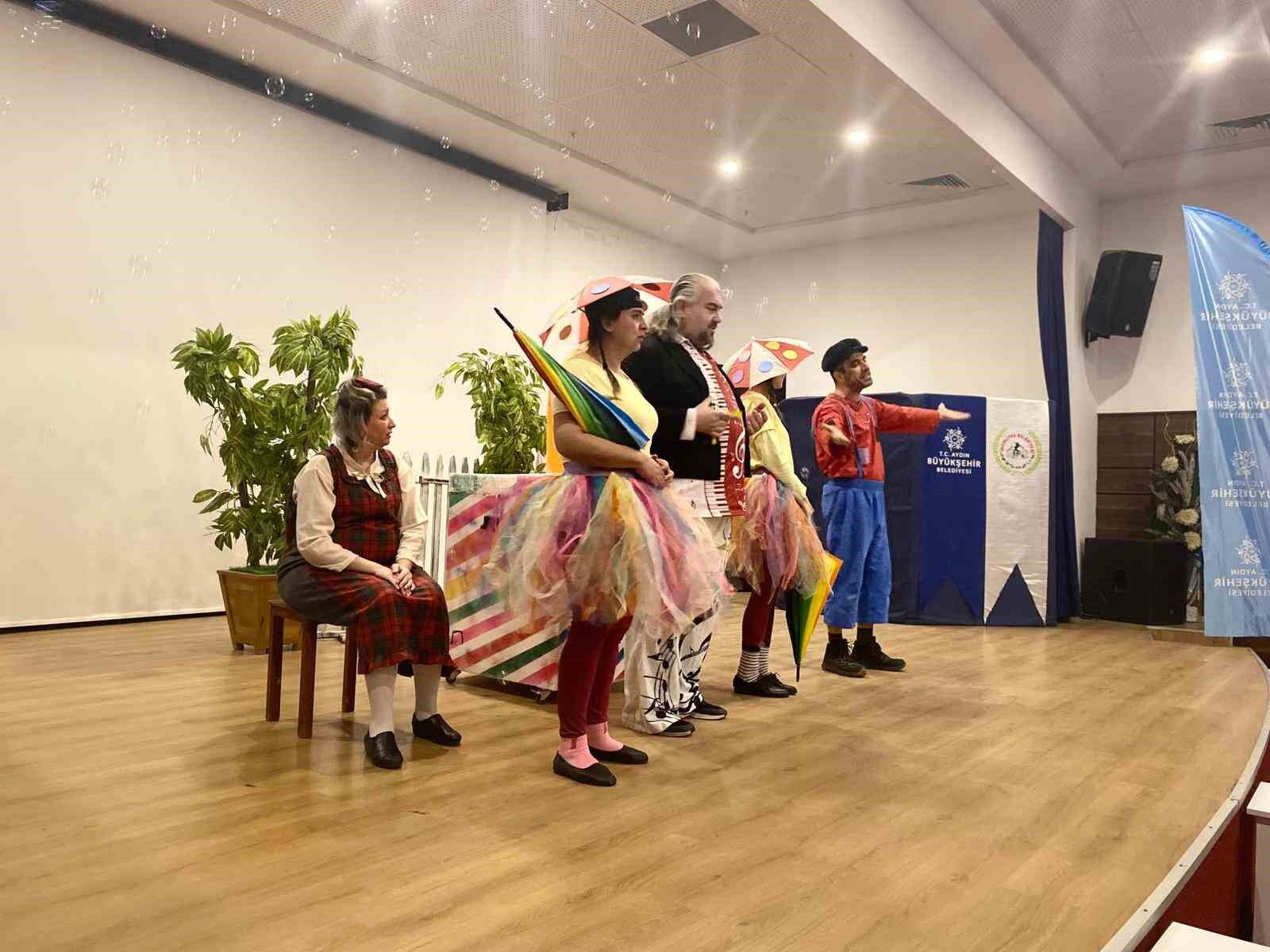 Baskan Cercioglu Incirliovada Cocuklari Tiyatro Ile Bulusturdu 44Cdb904771A662565233F24D49F33E2