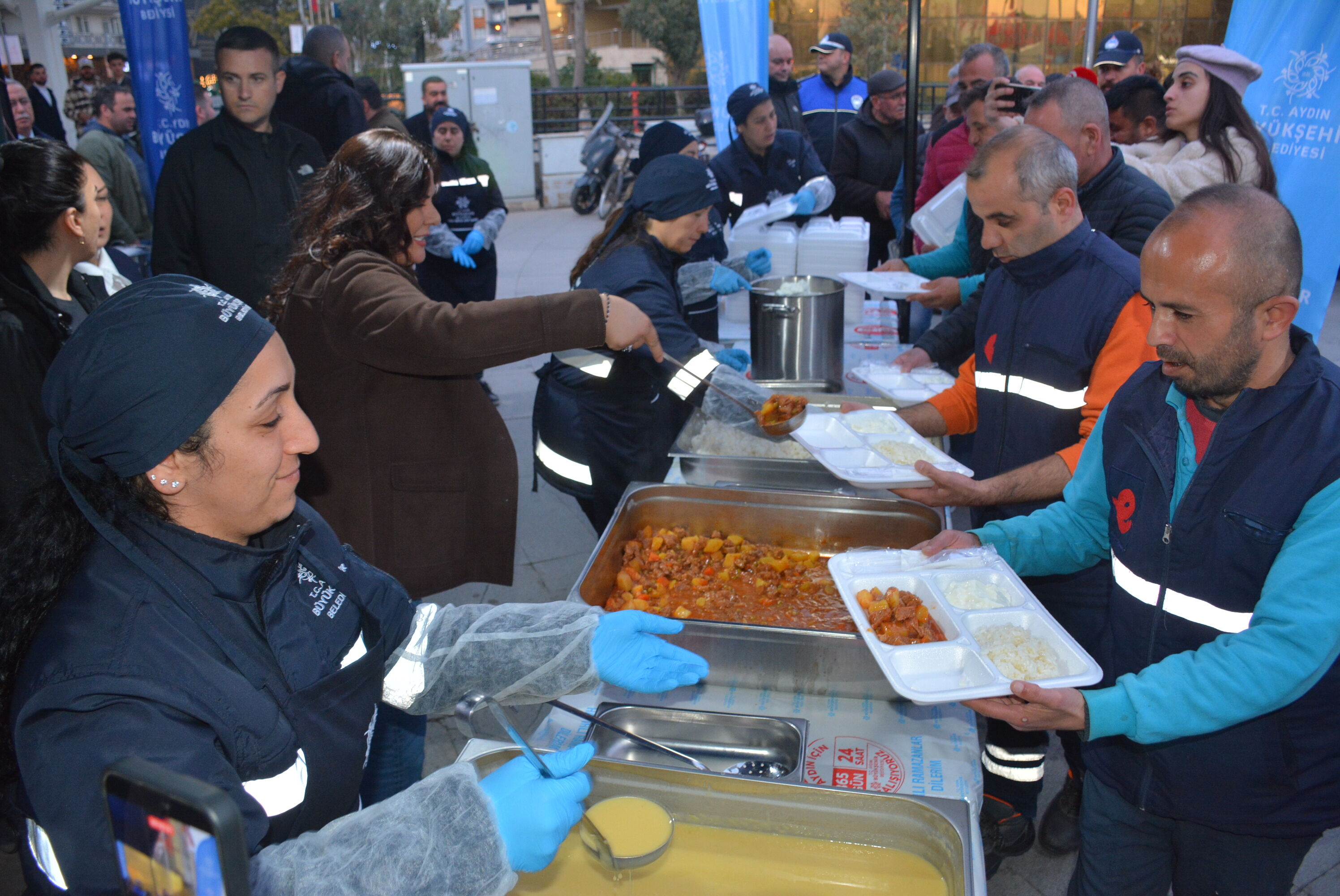 Baskan Cercioglu Ve A Takimi Iftarda Vatandaslarla Bulustu 644589 7503Bb7F7Ac493Cf404185Ca375A84E5