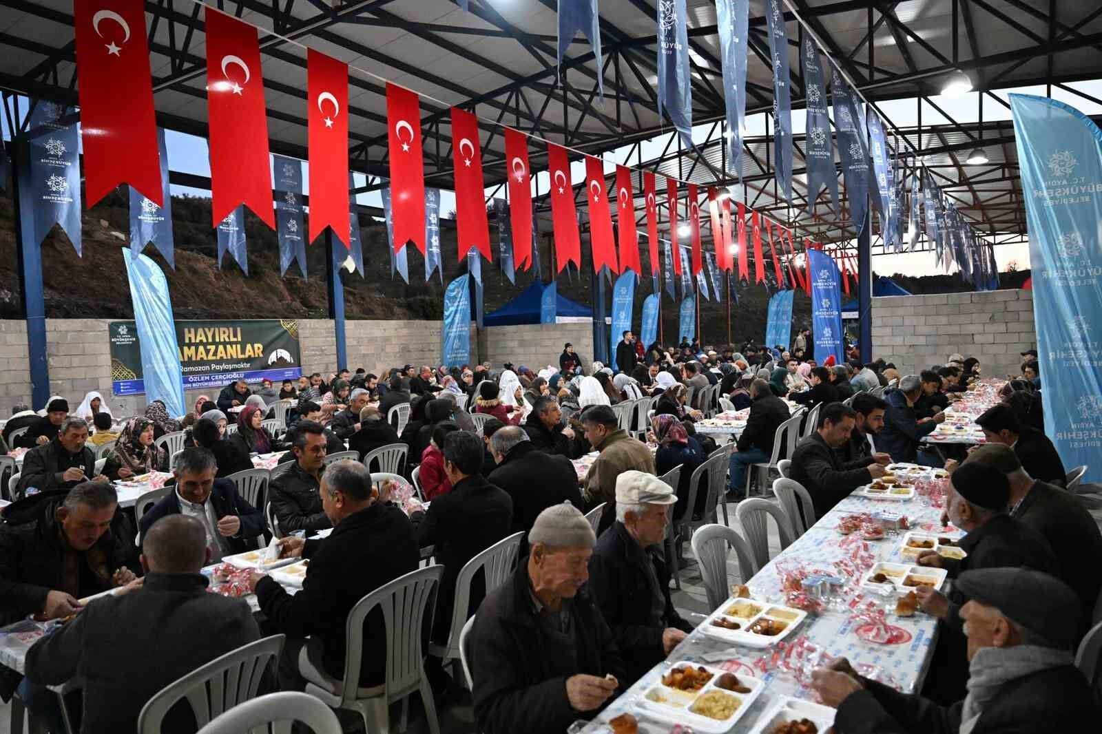 Baskan Cercioglu Yenipazarda Vatandaslarla Iftar Sofrasinda Bulustu 4638A7289Eb94Da4A209D95B1021C07B-1