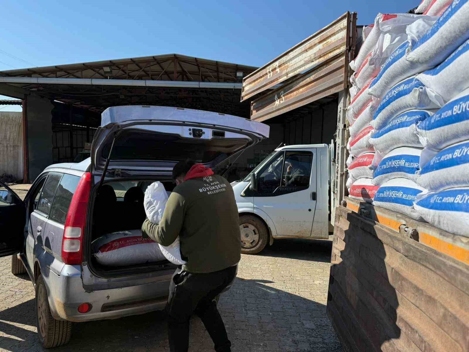 Baskan Cercioglundan Karacasuda Kucuk Ureticilere Yem Destegi 90C88413Caf012F3Afcba362996230F7