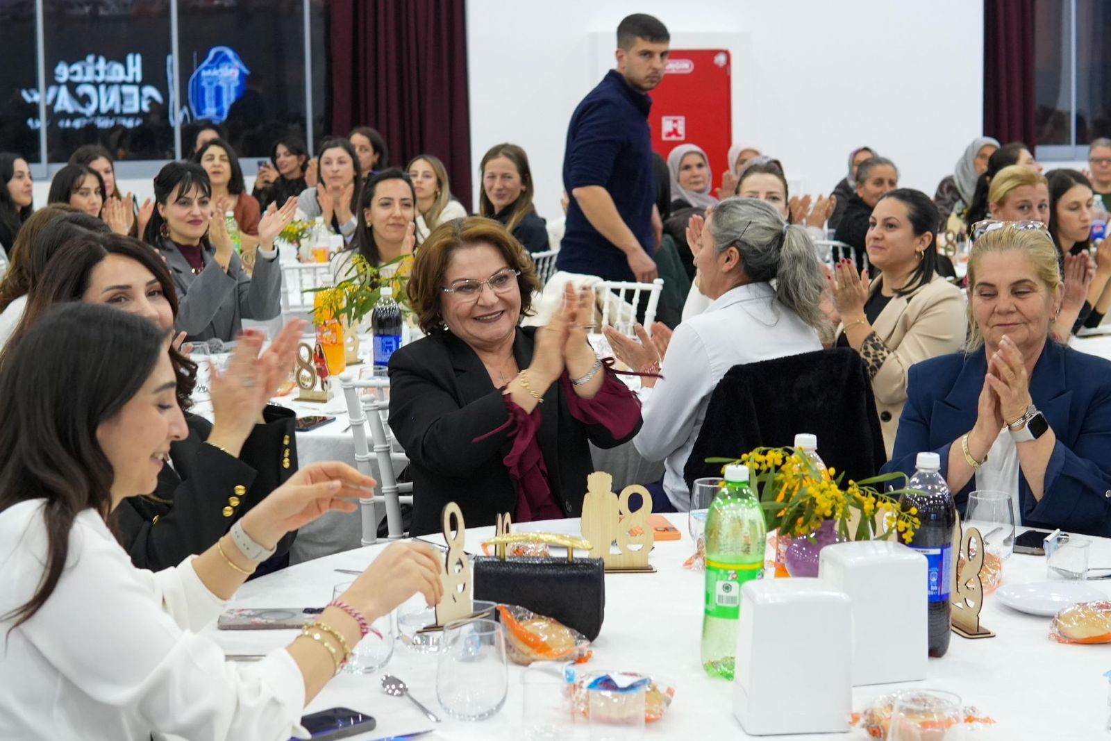 Baskan Gencay Kadinlar En Buyuk Degerimiz 646413 47753A64612C103F861C37B515Ed0662