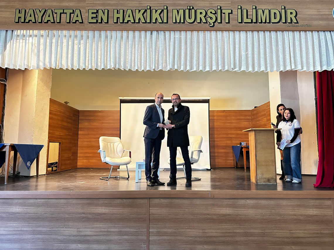 Baskan Ince Kariyer Gunlerinde Ogrencilerin Yaninda 646306 B86B909B0810A1C73D01B6Ee3058812B