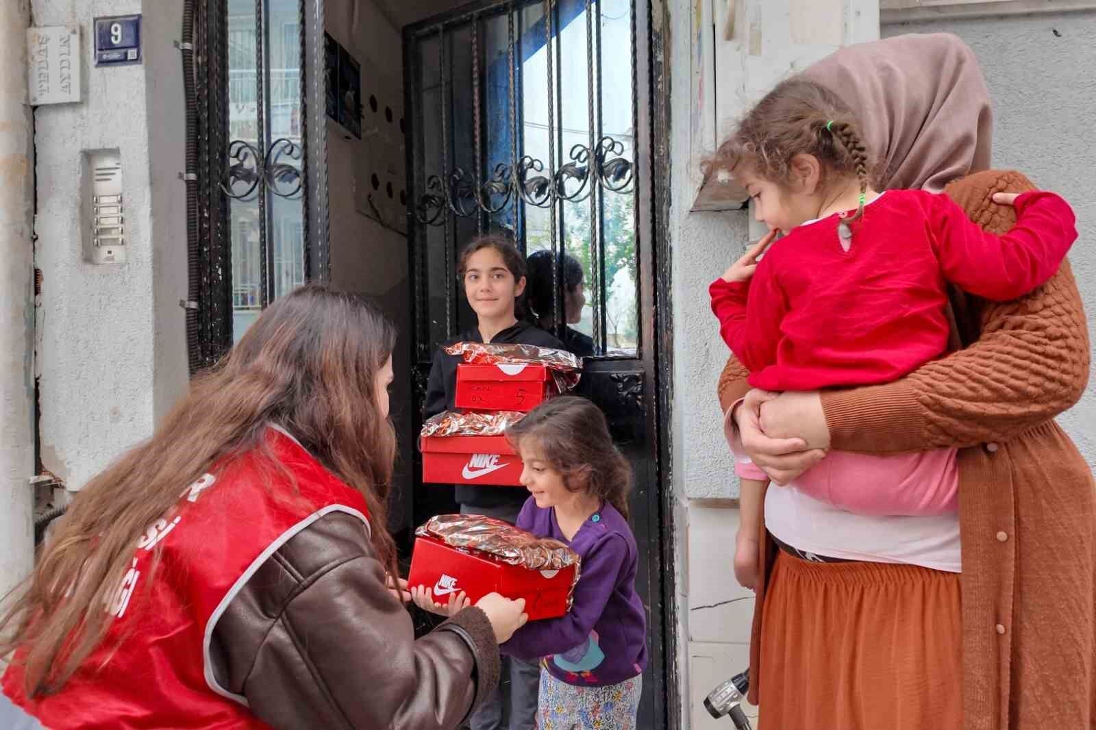 Baskan Yetiskinden Cocuklara Bayram Hediyesi 4Cd722D498B994B616Ab16D5E47Ea88C