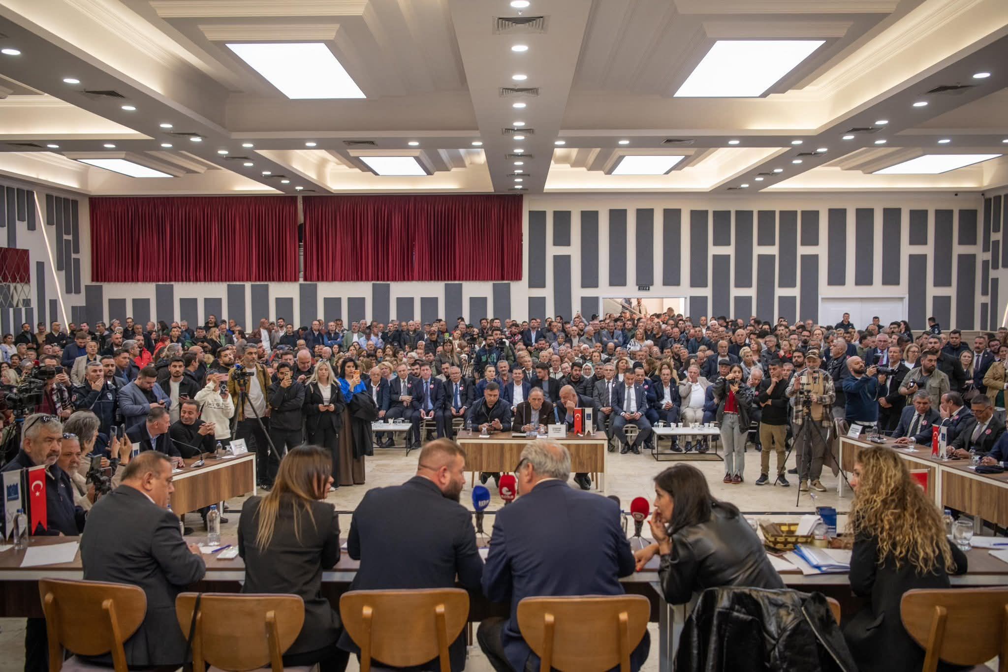 Belediye Baskan Vekili Demirtaskusadasinin Belediye Baskani Omer Guneldir 649302 7632797A0E1E85944A0F2Fa2C1F10031