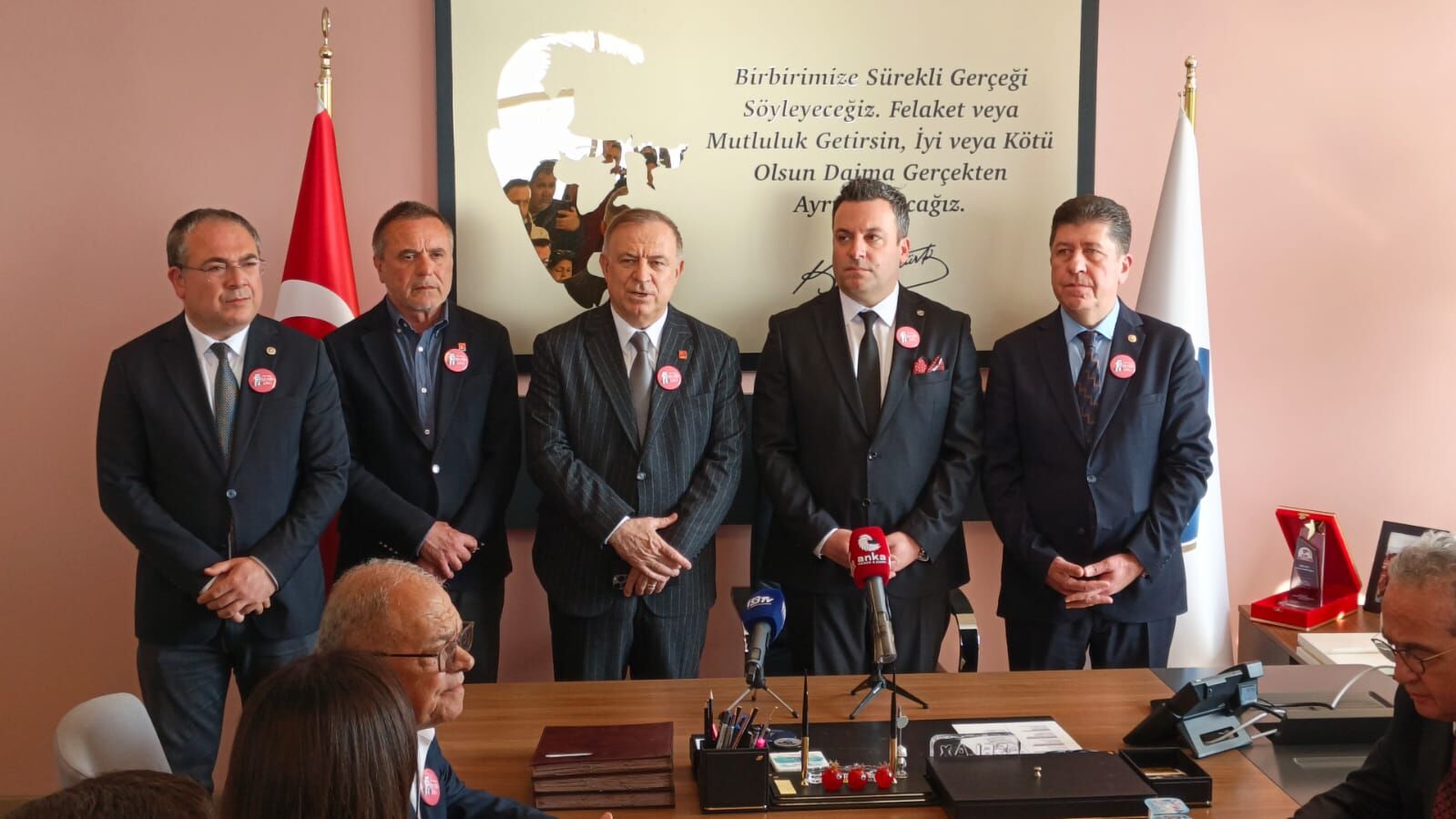 Belediye Baskan Vekili Demirtaskusadasinin Belediye Baskani Omer Guneldir 649302 C1A93740A40226Be97De13B7Dc05Ced9