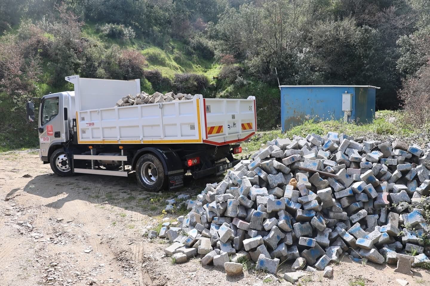 Belediyeler Birliginden Kocarliya Hibe Kamyonet Baskan Arici Ilce Turu Atti 649822 830036Ce0274F84E756B9E0F581Eae0B