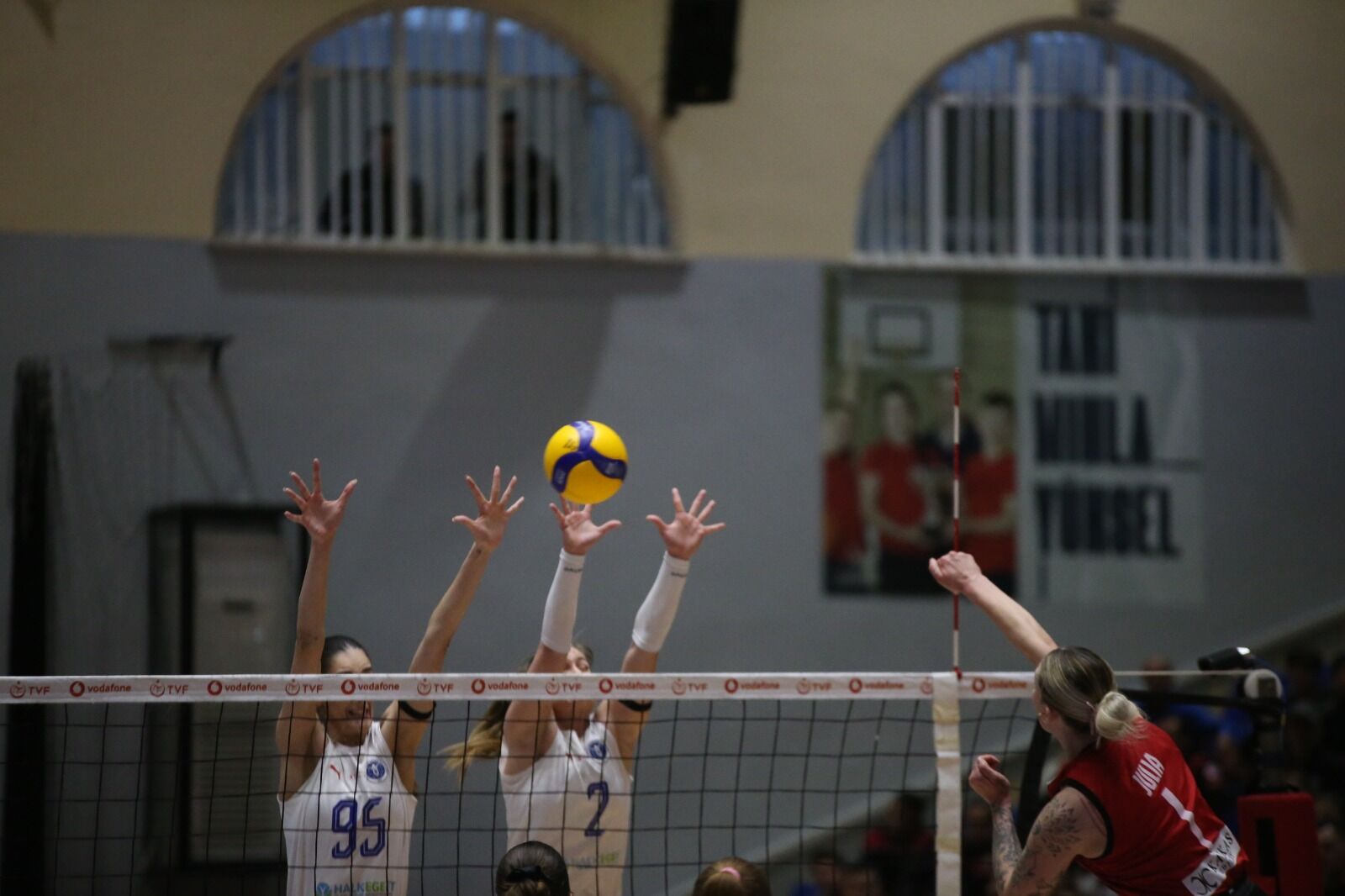 Besiktas Aydini Atese Atti 645164 C47990693671413Beaed26F05396443C