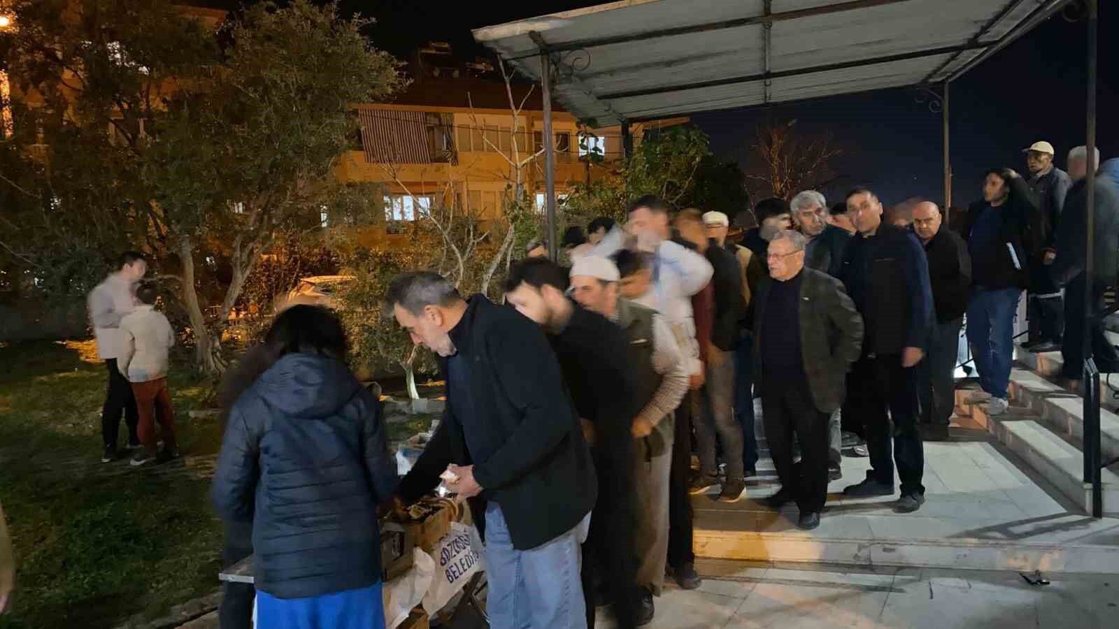 Bozdogan Belediyesinden Kadir Gecesinde Vatandaslara Ikram Fe1D05B5Abe1Dd096C24C9C8321653Ca