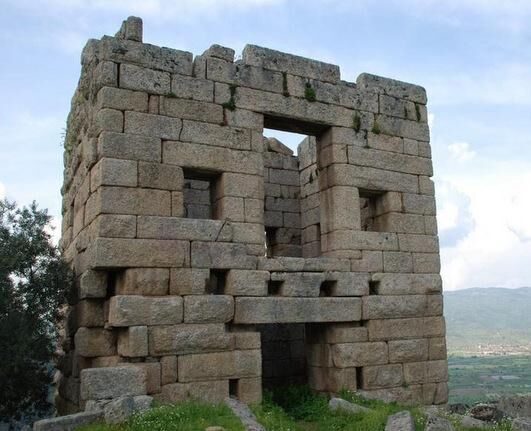 Buyuk Iskenderin Aydinda Fethedemedigi Kent Kralice Yonetmisti 649299 2108216334E19C357793077554Ee1479