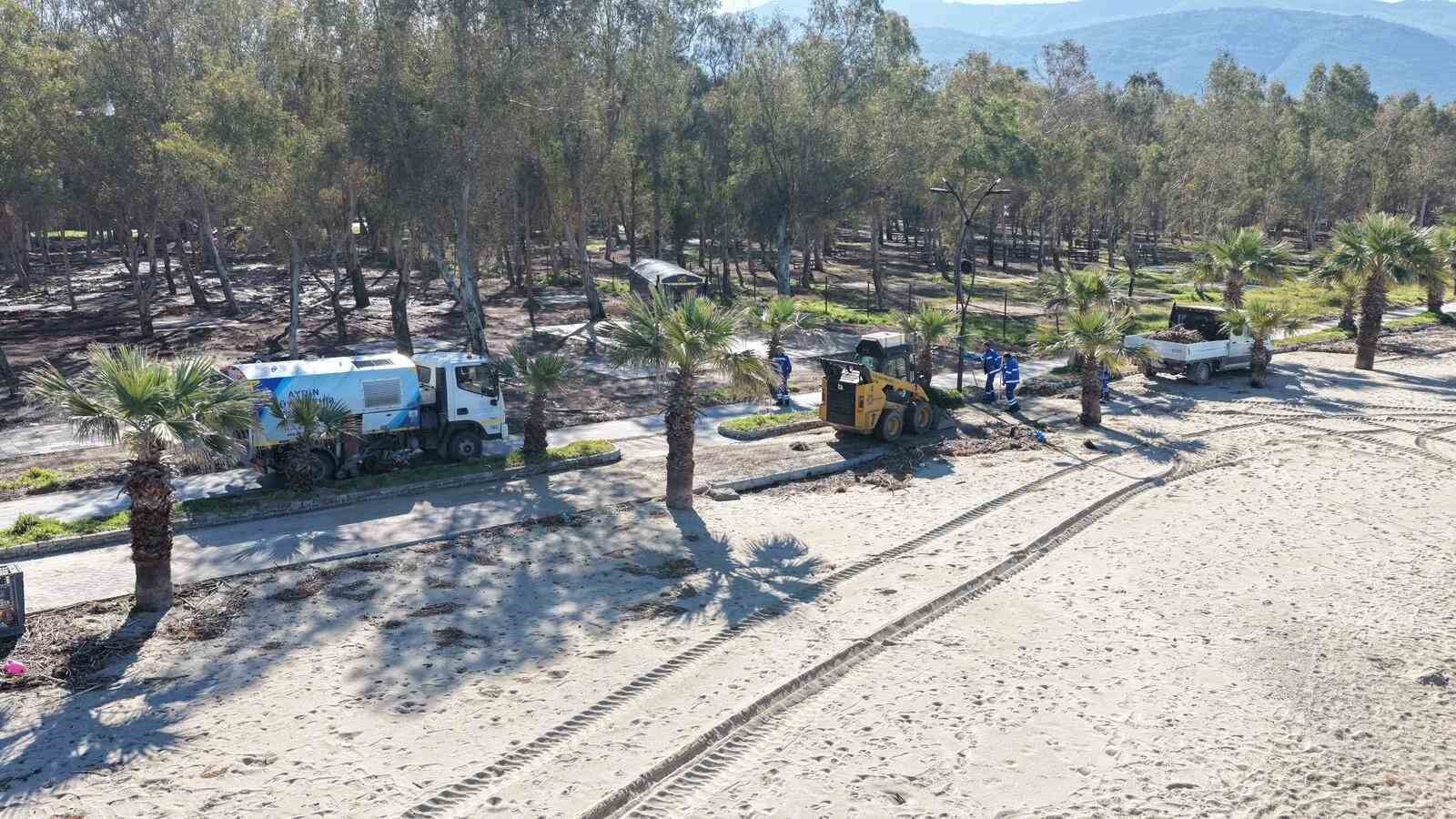 Buyuksehir Ekipleri Sevgi Yolunu Temizledi E1Dfd3507B690B4B649C581Fbf5E328F