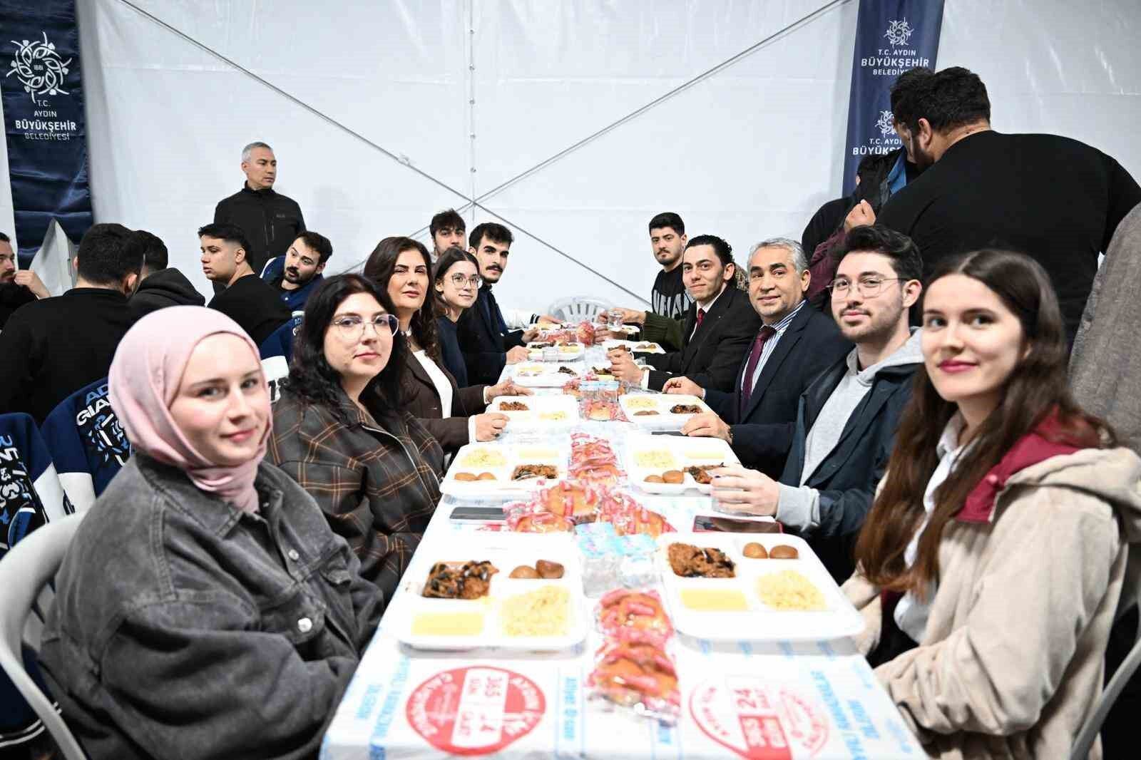 Cercioglu Iftarda Ogrencilerle Bulustu 646697 6E987671277C5139D2Aa1Eb0A2Facc9B