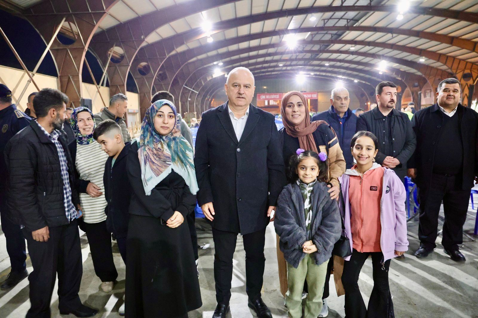 Cineliler Kadir Gecesinde Ayni Iftar Sofrasinda Bulustu 647861 031940D4804Ee696Ede8880D285Fda14