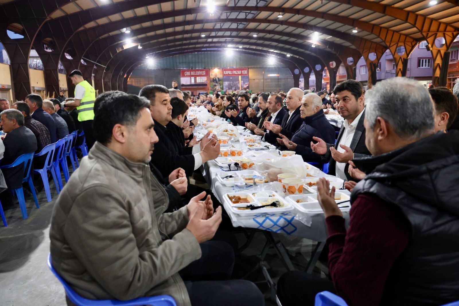 Cineliler Kadir Gecesinde Ayni Iftar Sofrasinda Bulustu 647861 C21710019Ae88Fa2Efa059481Ea4Ce90