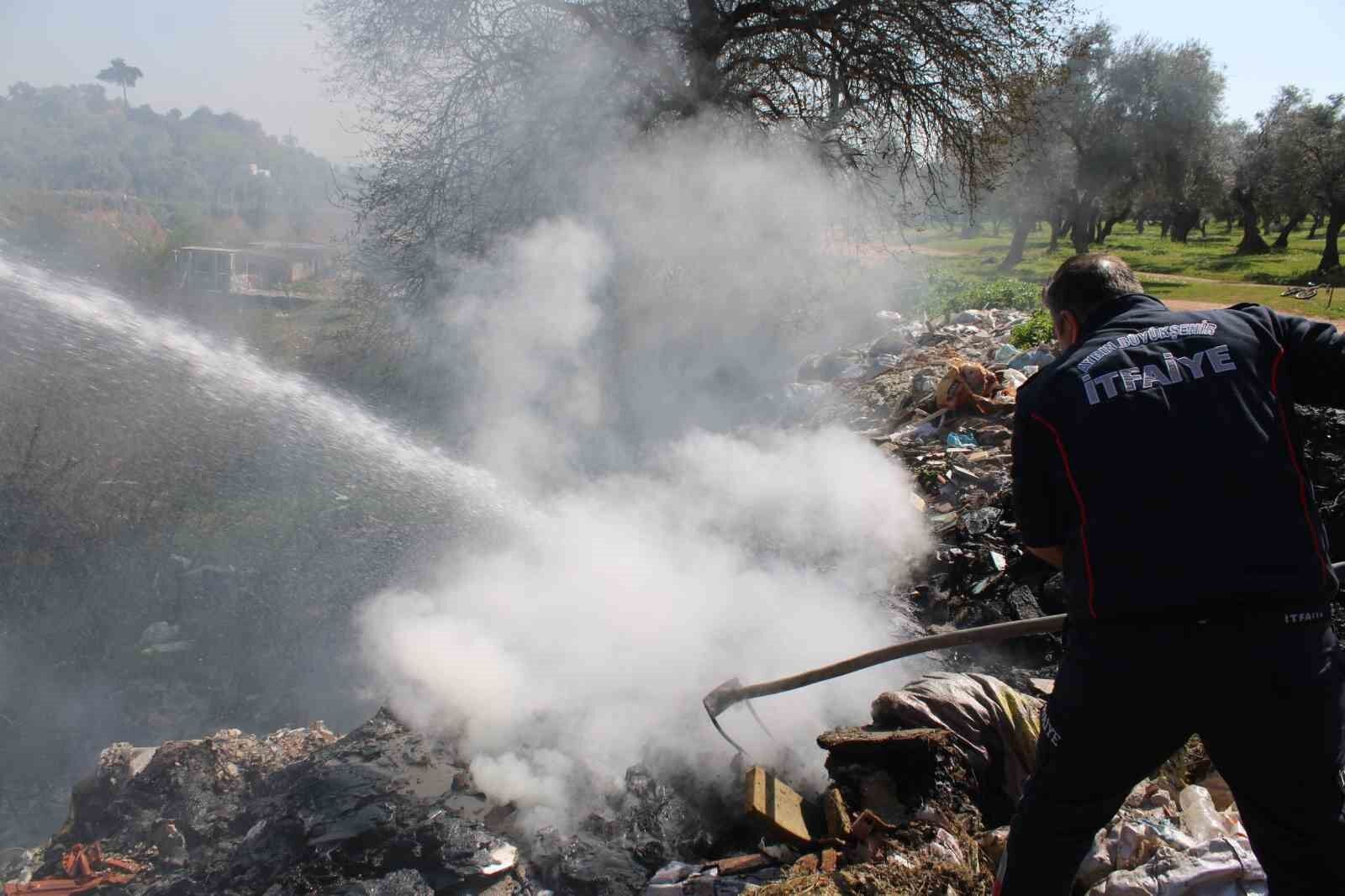 Copluk Alanda Cikan Yangin Ekipleri Harekete Gecirdi 140328E842689974Ca80C54A7891B8F5