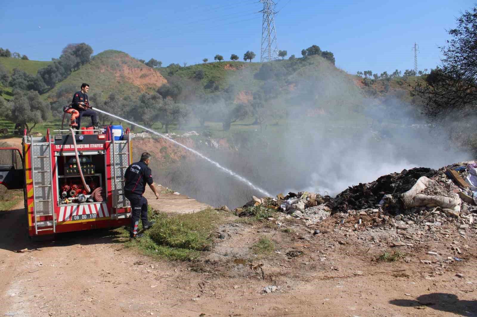 Copluk Alanda Cikan Yangin Ekipleri Harekete Gecirdi 2B8B13A7402450822A73F6Ce163D2528