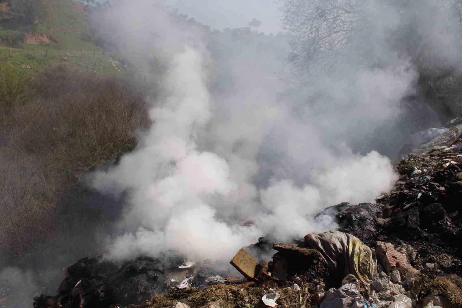 Copluk Alanda Cikan Yangin Ekipleri Harekete Gecirdi 662A9Ef7E9Cc7C9E1355C8Ed7B72C389