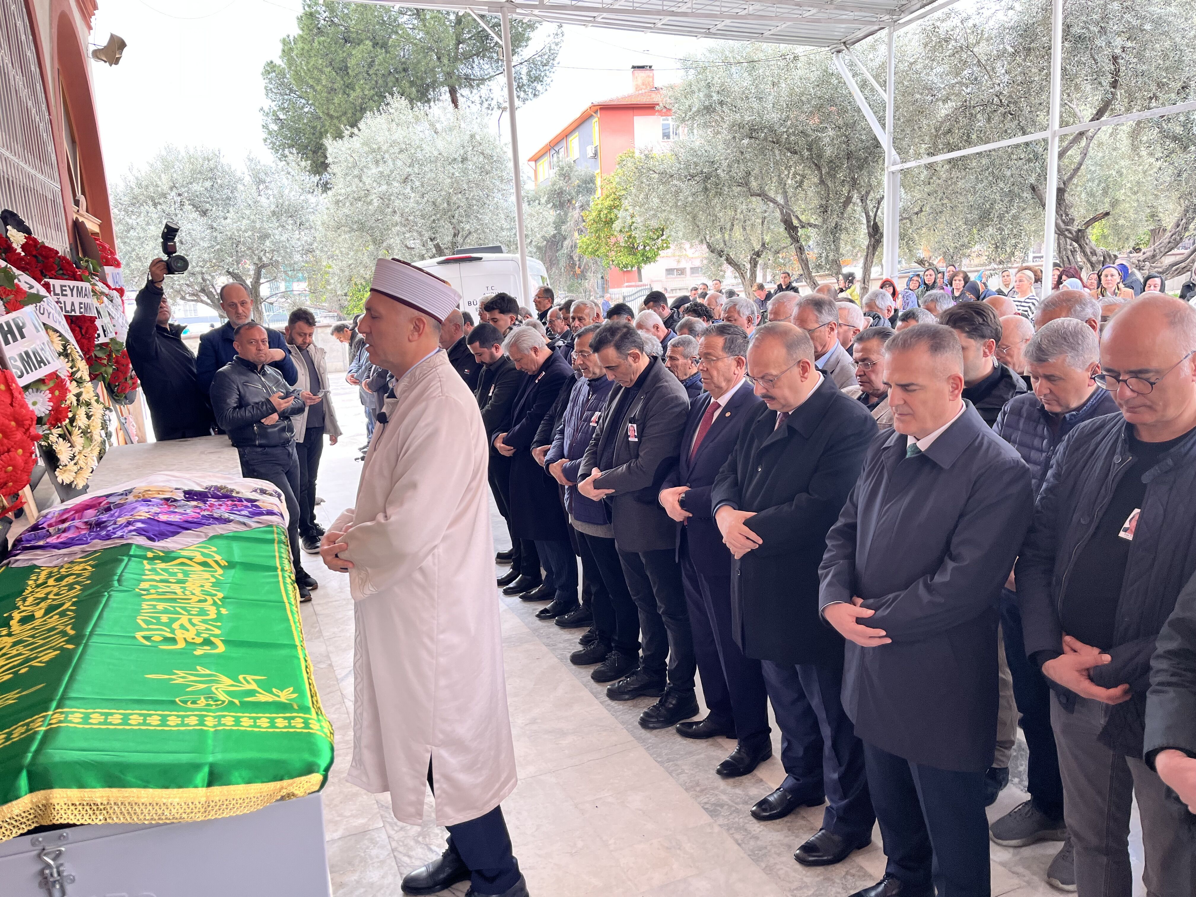 Cumhurbaskani Basdanismanin Aci Gunu Esengul Civelek Annesi Dualarla Ebediyete Ugurlandi 651490 2B3Cdb72Bab3F05Cab8D2Ced165D09B3