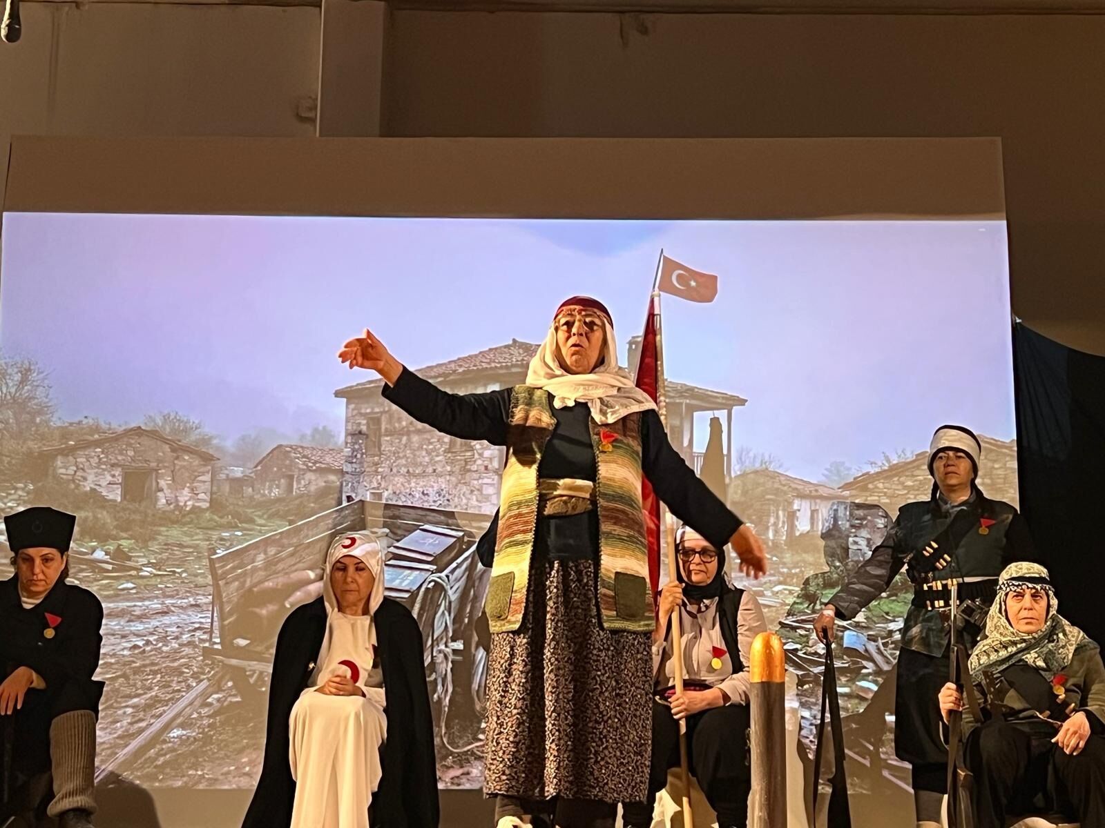 Cumhuriyetin Gizli Kahramani Kadinlar Oyunla Onurlandirildi 647085 A08B1456995E6Dbab87C52Cc5D951389