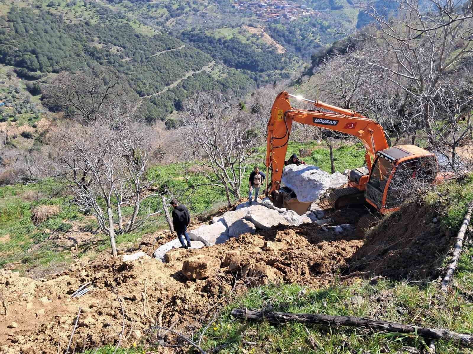 Demirhan Ile Cobanlar Arasindaki Yol Yeniden Ulasima Acildi Fde5Cfd4829823928498F2Af109Ea58D