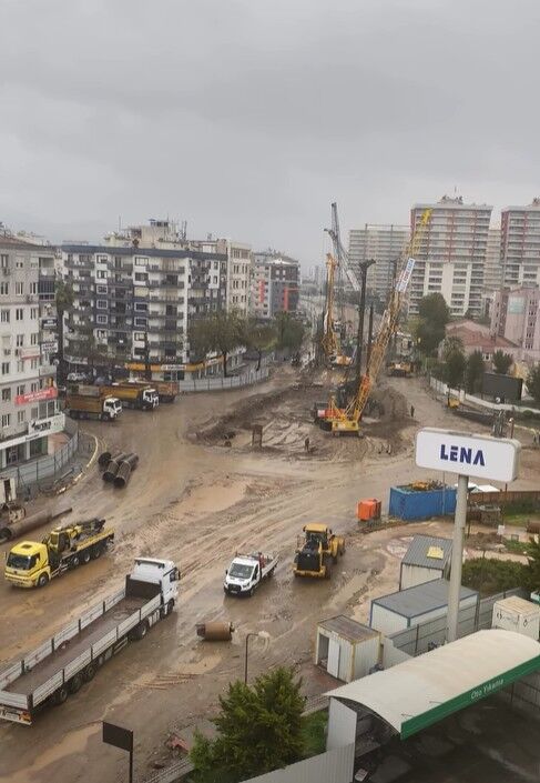 Dev Projeyi Yagmur Ve Camur Bile Durdurmadi 650628 7386930Ea5Ed75F10Be7A3Ef75A4Cc10