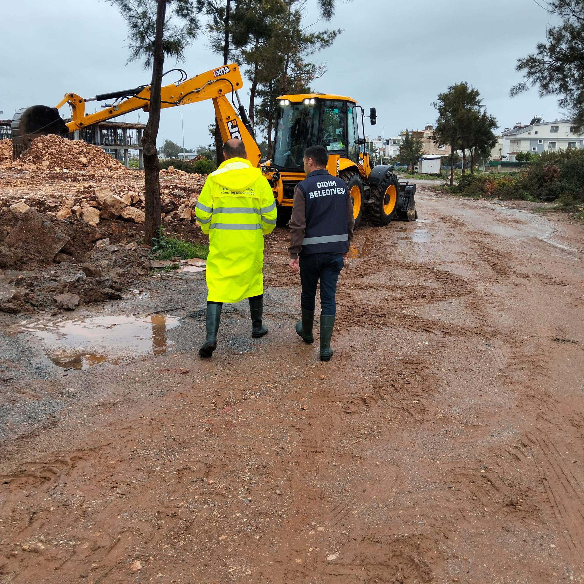 Didim Belediyesi Tum Ekipleriyle Sahada 650643 F55F58919A878F39Ce9B2F9Edeb5Ecfc