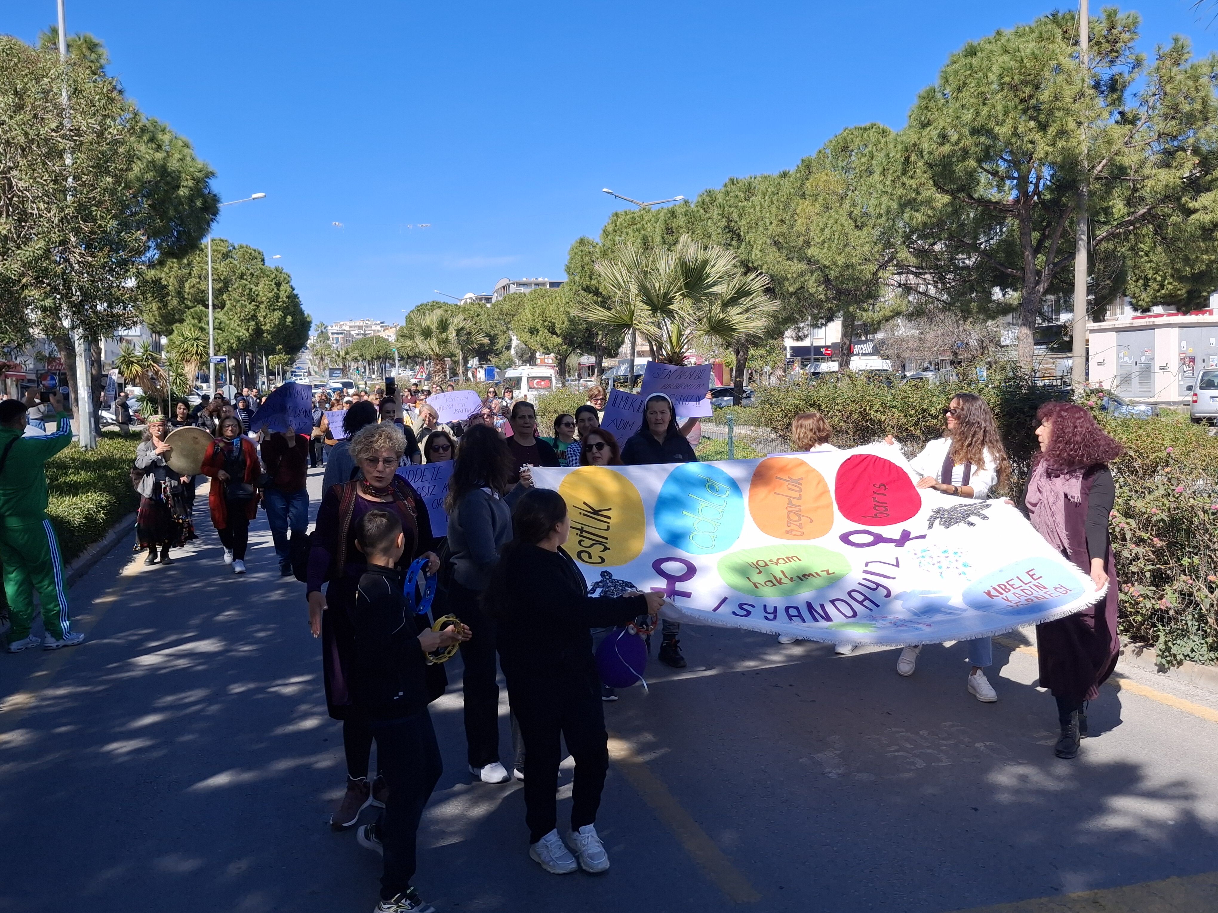 Didim Kibeleden 8 Martta Farkindalik Yuruyusu 645372 Ce7D10B606247168E7E08Adf0E0B3Aa8