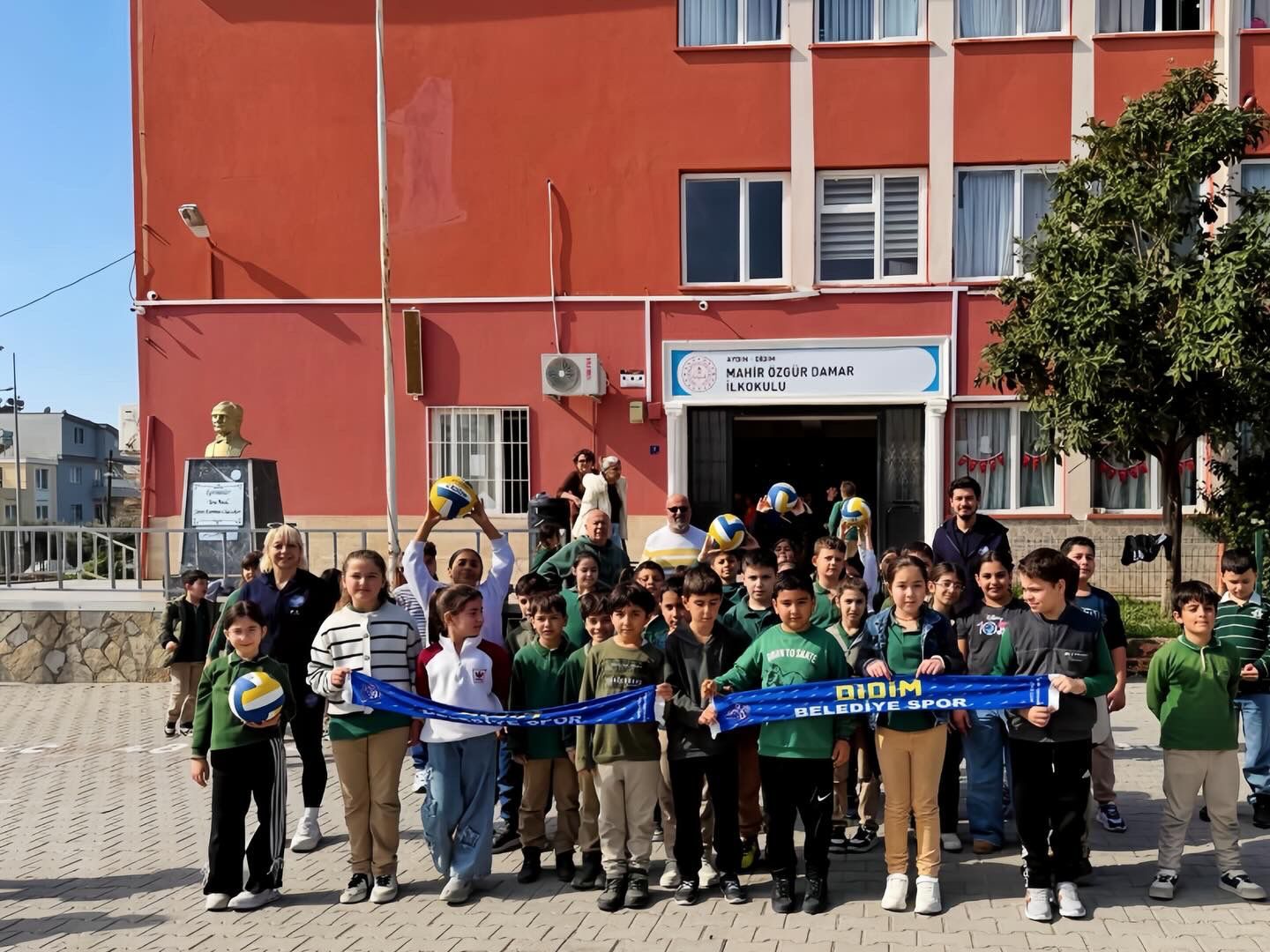 Didimde Okullara Voleybol Ziyaretleri Devam Ediyor 645631 E20679170F4C14233Ba65Cce7A725239