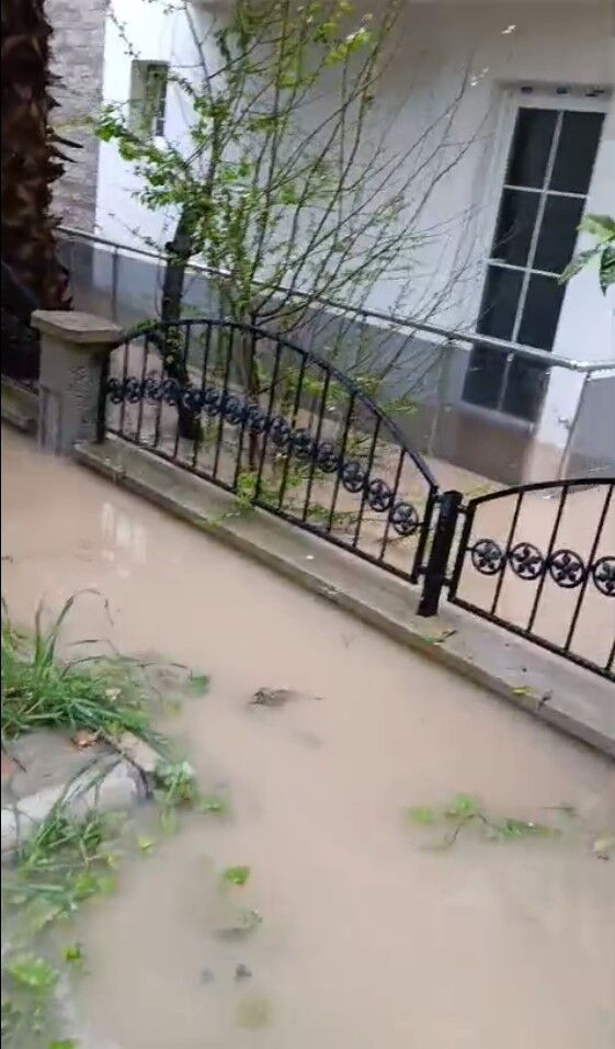 Didimde Saganak Yagis Felc Etti Evleri Su Basti Araclar Yolda Kaldi 650518 3F607B9E9B02083E0A8D85B6Ebf59E01