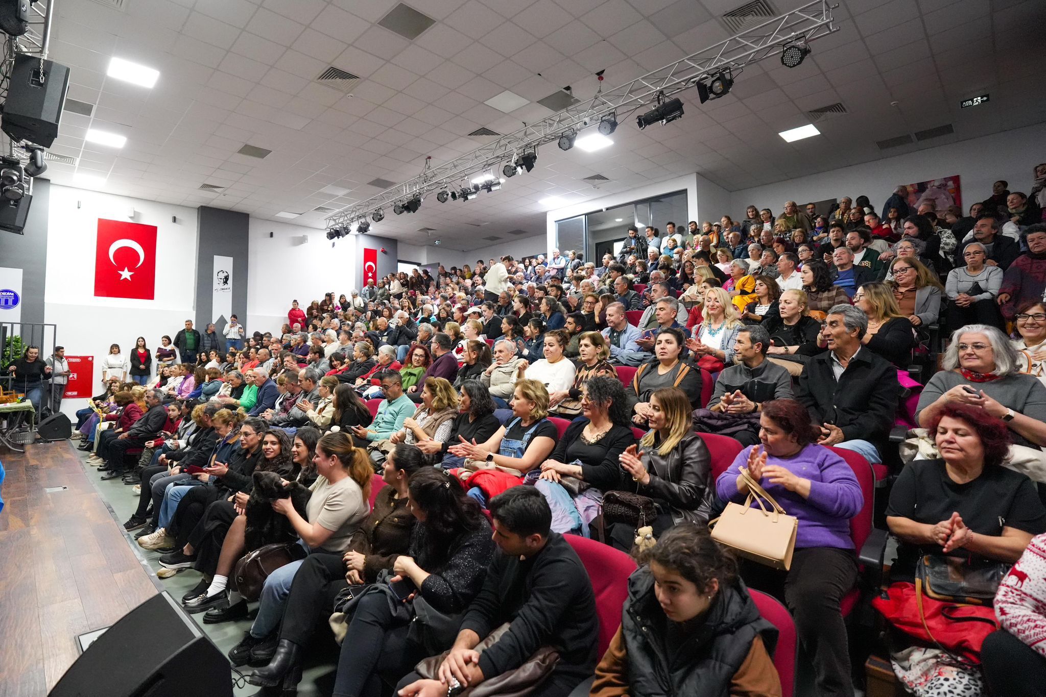 Didimde Umut Ve Yasamin Degeri Sahneye Tasindi 645253 Aa18D931742056652F6A9072C85B5B0D