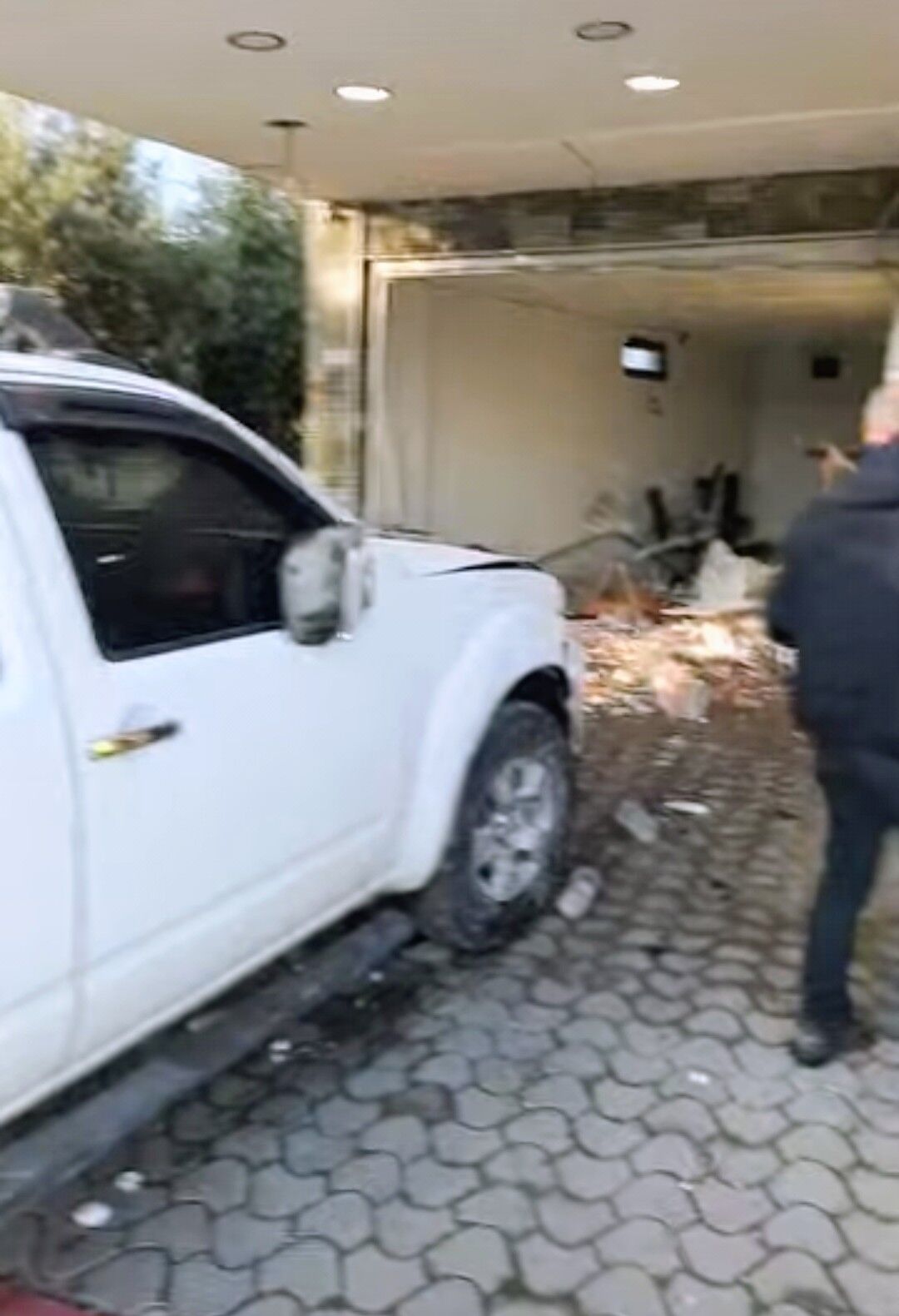 Direksiyon Hakimiyetini Kaybetti Dukkana Daldi 651421 50D244D41Fe1C264B31E1A096118F714