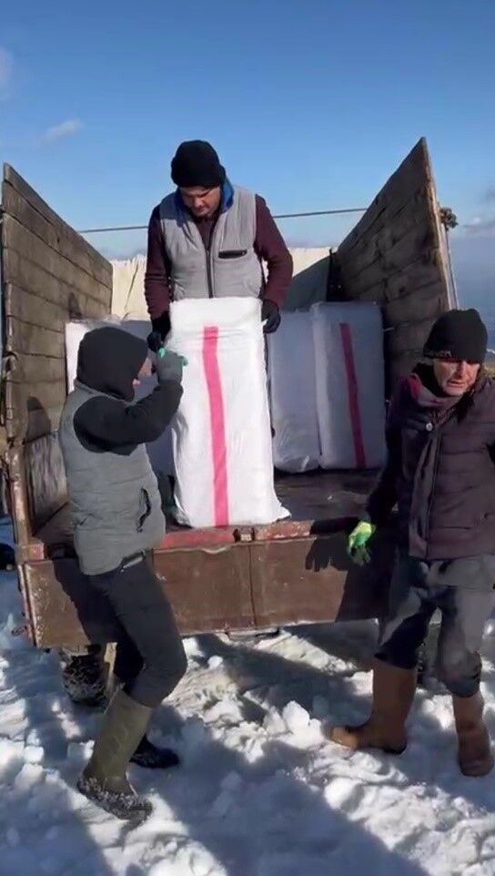 Dondurucu Zirvede Toplanan Kar Yazin Serinleten Lezzete Donusuyor F59Ec089E56337C6D3C7A3288158407B