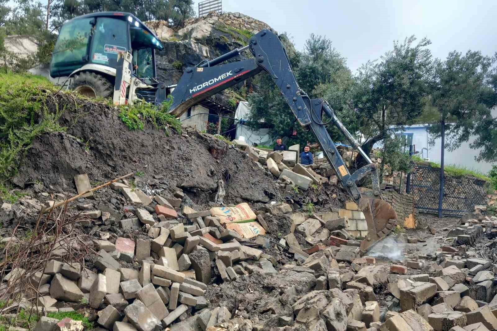 Efeler Belediyesi Ekiplerinden Ulasim Seferberligi 7725802Ae8Ccaa57Cc91957Dbc500526