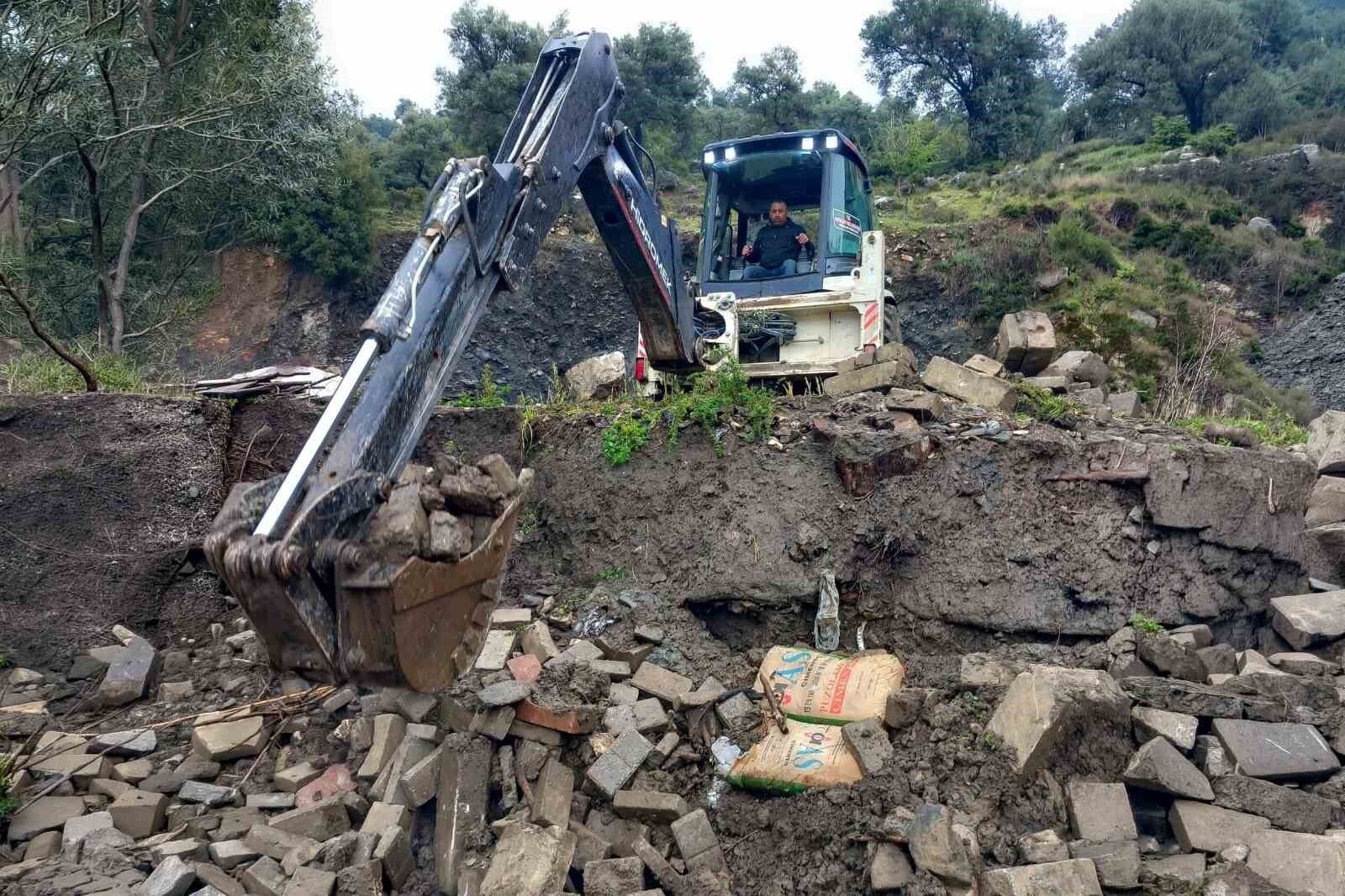 Efeler Belediyesi Ekiplerinden Ulasim Seferberligi E6Ef450A67Ca7F2Ee1Cccc441Ce39F59