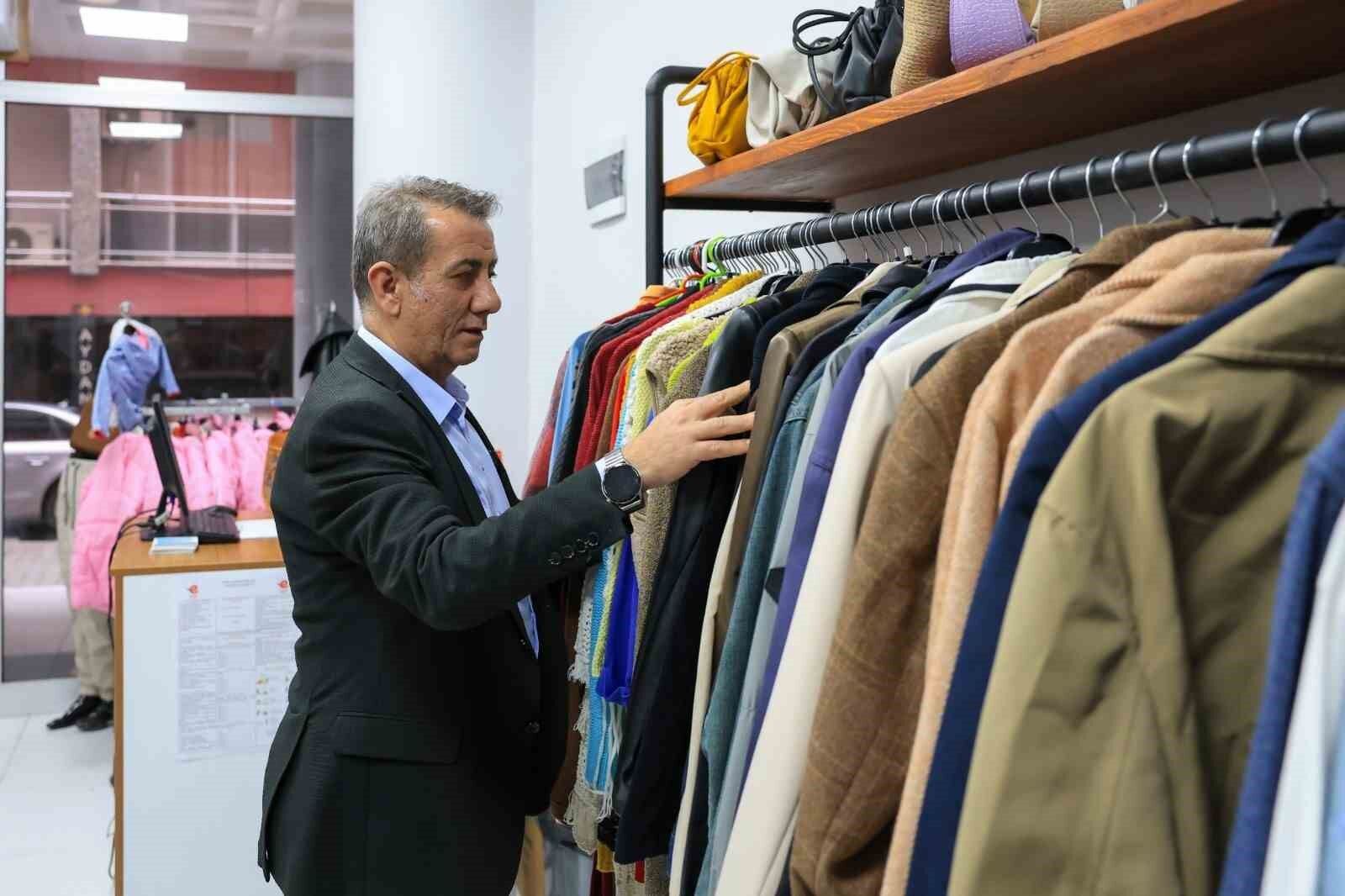 Efeler Belediyesinin Sosyal Destek Giyim Noktasi 2 Haftada 80 Haneye Ulasti 02A35F0F62Fffa92De89C1Cf1874105B