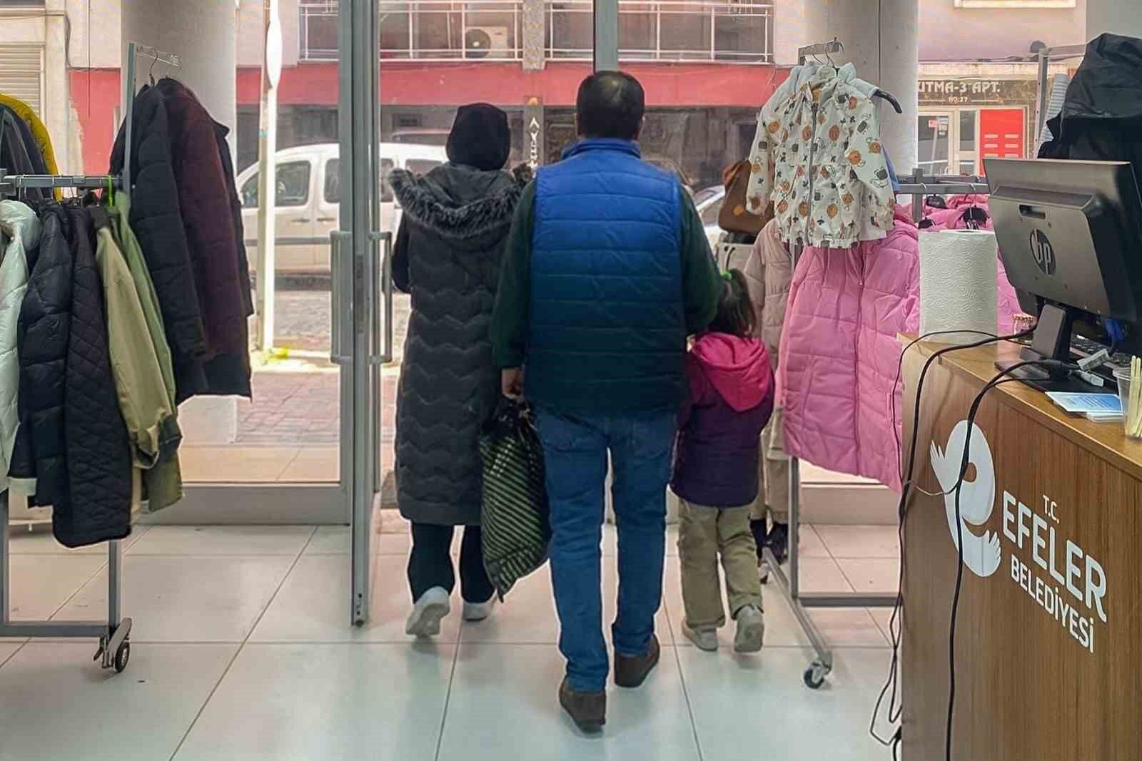Efeler Belediyesinin Sosyal Destek Giyim Noktasi 2 Haftada 80 Haneye Ulasti 5D11Cbbc9868Bca078D303Fb83D127E1
