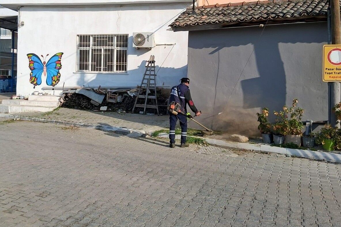 Efeler Belediyesinin Yesil Alan Calismalari Suruyor D05D2F0Ce3307A7Aa75Cd77E0Efed61C