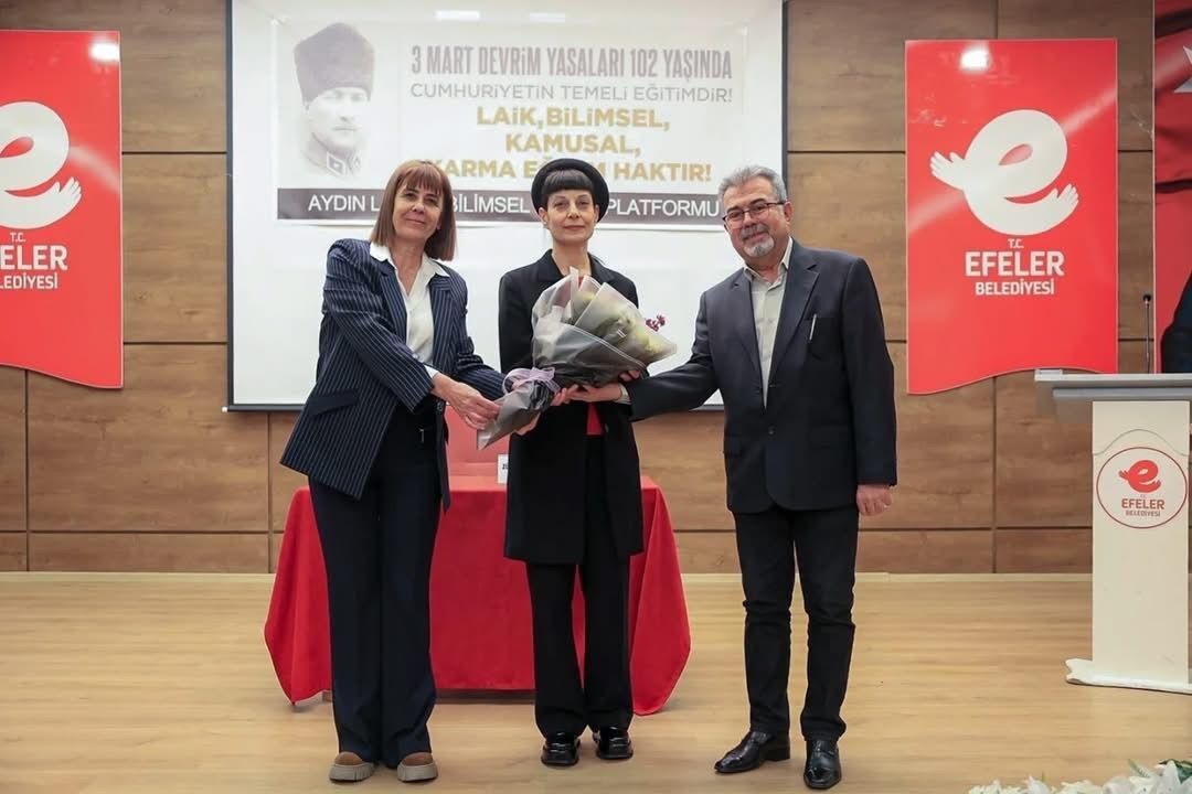 Efelerde Donum Noktasinda Cumhuriyet Konusuldu 3F8132022B86322810A841D2E209F9Db