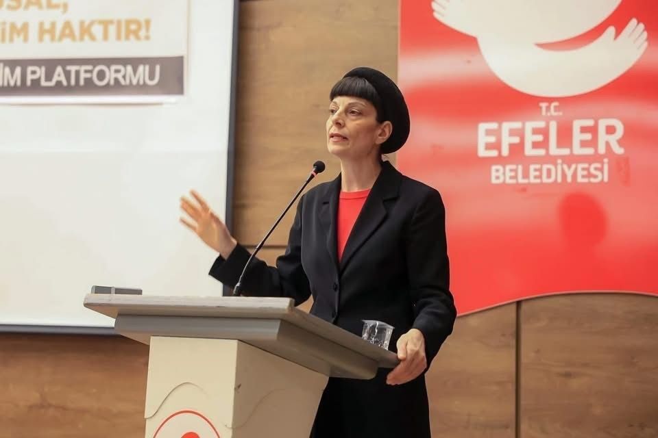 Efelerde Donum Noktasinda Cumhuriyet Konusuldu 72B1F919294Ab0669F38F9D97Dd0Dae7