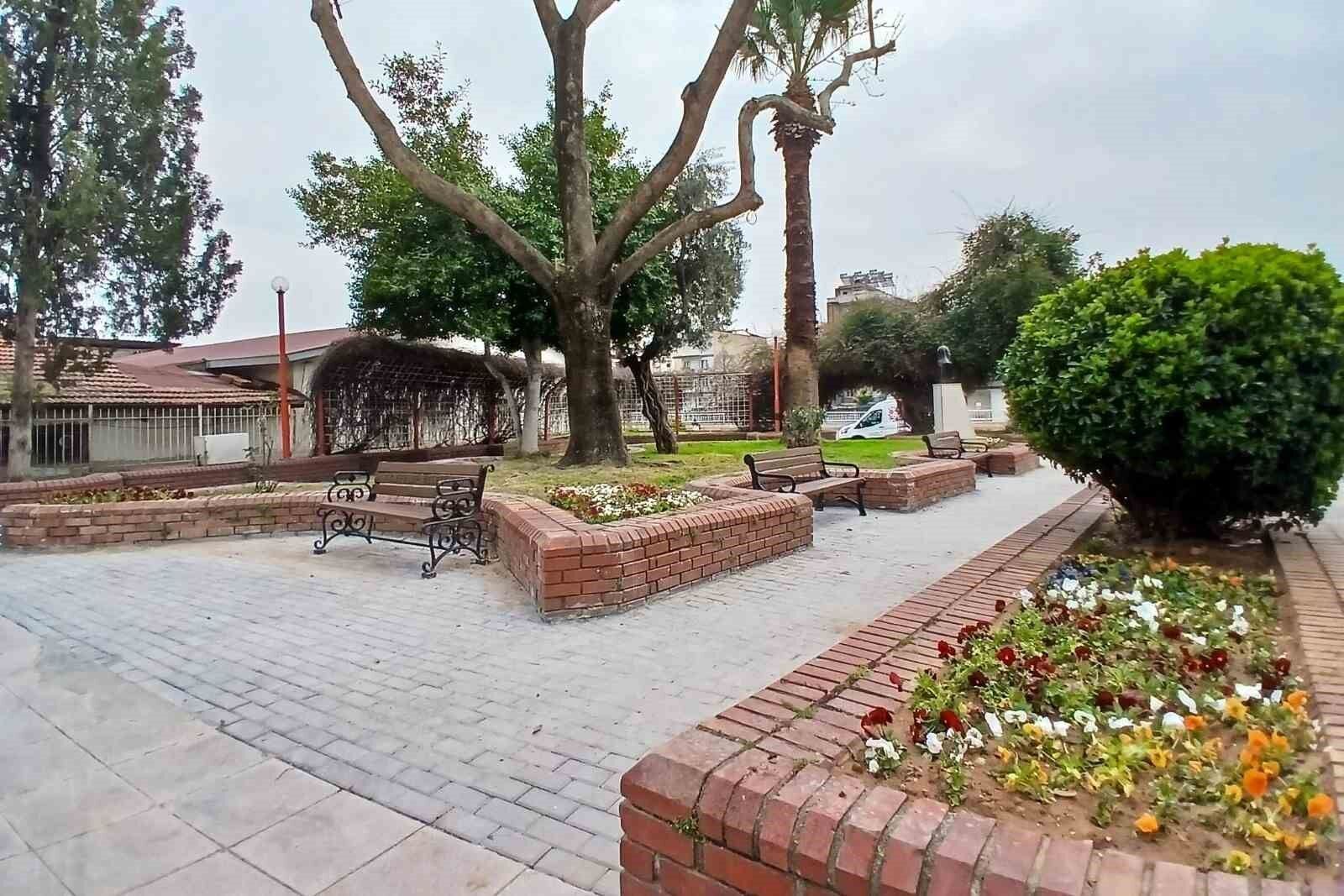 Efelerde Gul Esin Parki Yeni Yuzuyle Hizmete Acildi 2985E8313Ae111E9401594Ee456466E0