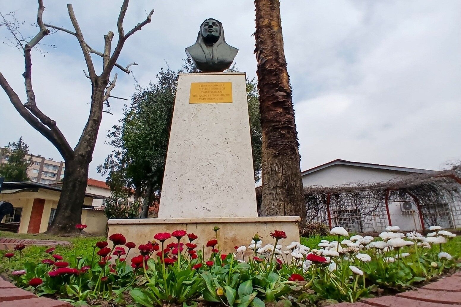 Efelerde Gul Esin Parki Yeni Yuzuyle Hizmete Acildi Ff11E4848755B6A56F324Bb6699F716C