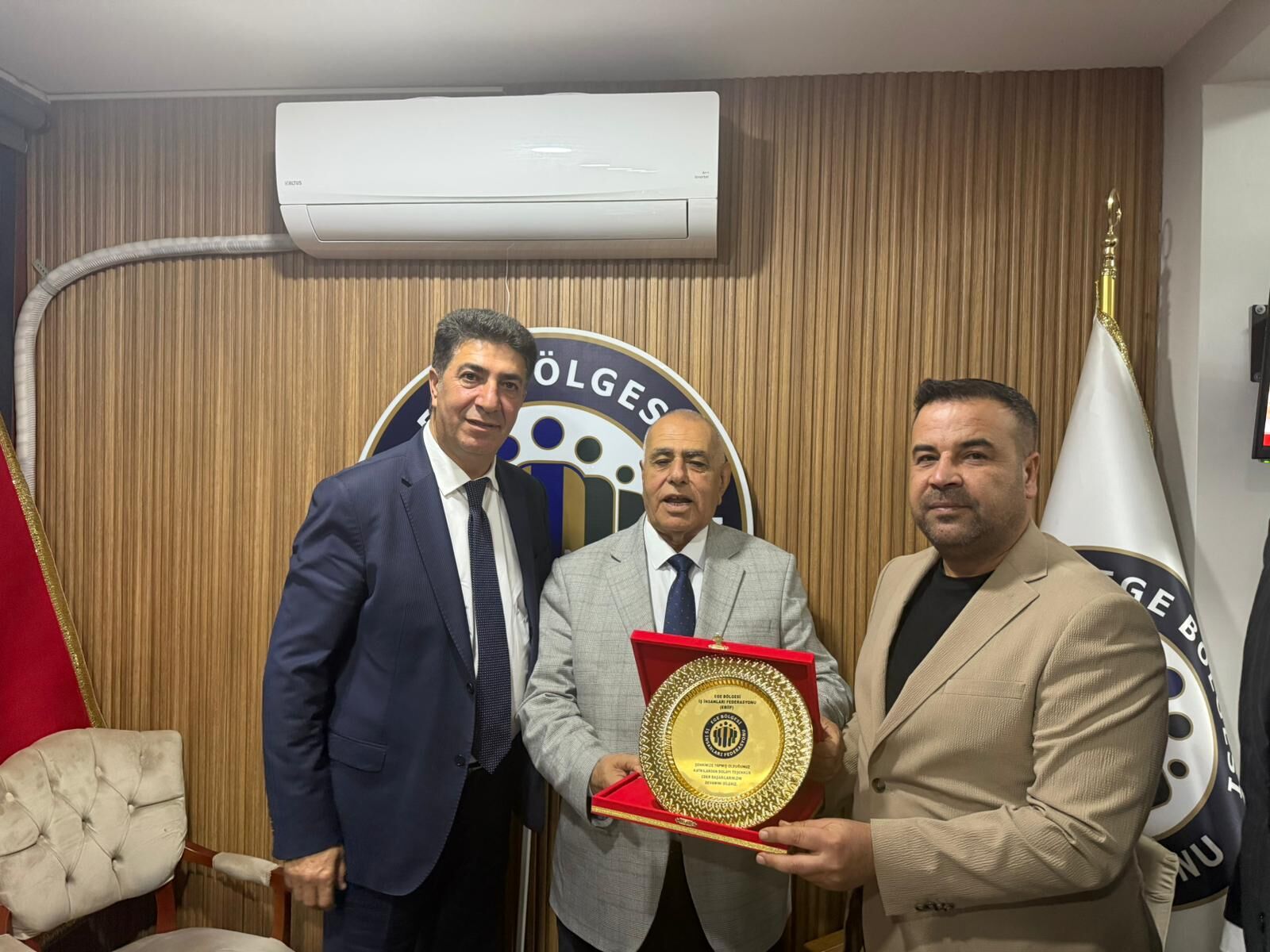 Ege Bolgesi Is Insanlari Federasyonundan Iftar Yemegi 647876 6C55Be9Ea9A1B02A724565Feb74Fa520