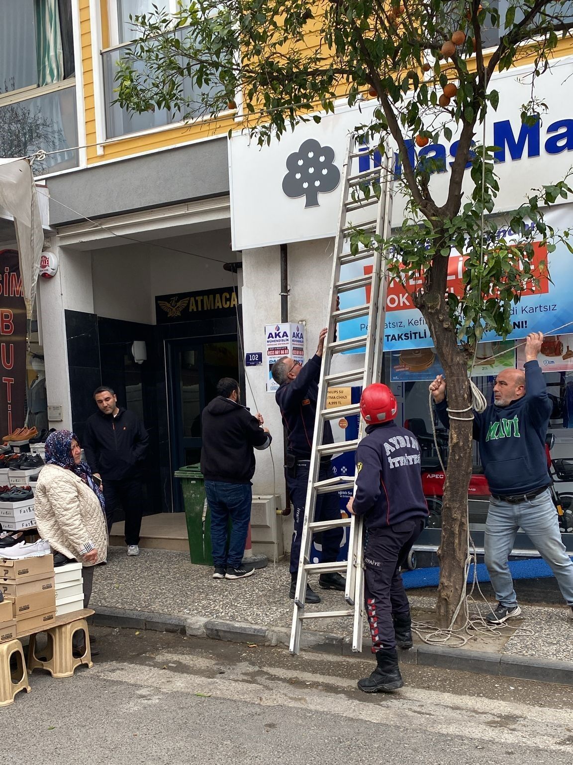 Ekipler Yasli Kadini Kurtarmak Icin Seferber Oldu E77A8C60D6C4Daf2Aec9538189F9D527